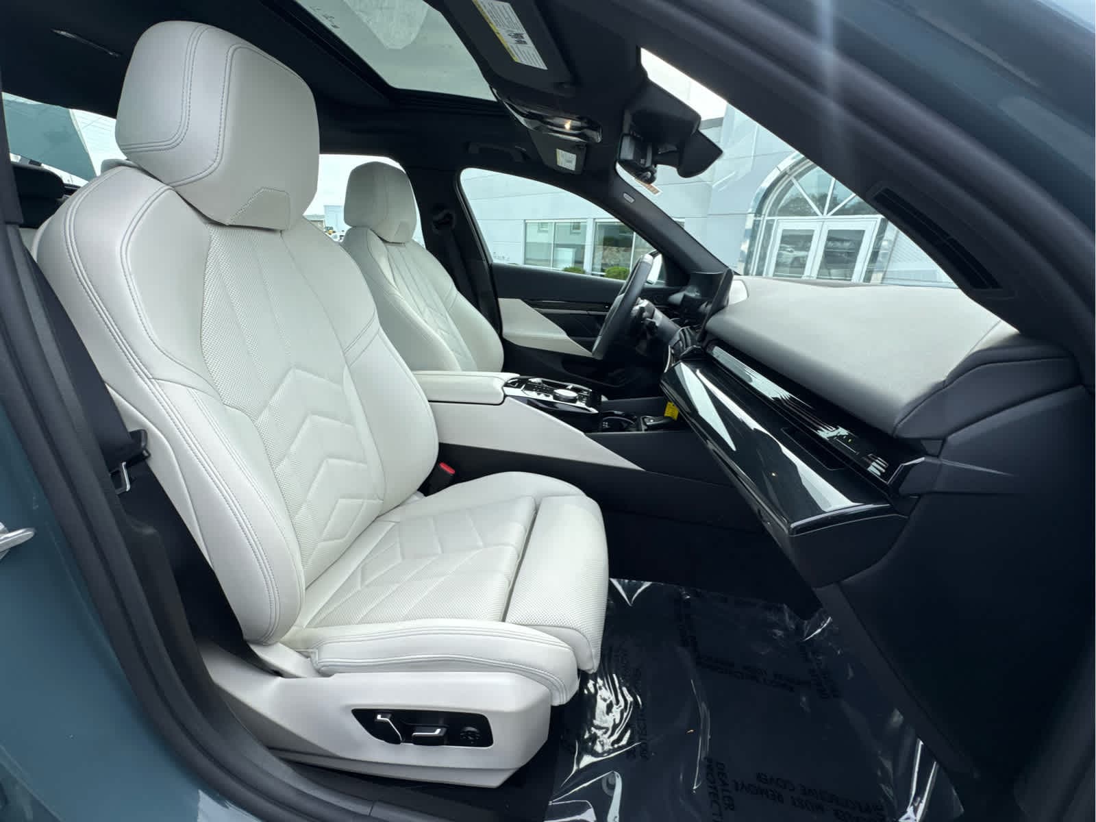 2026 BMW 5 Series 530i - Photo 25