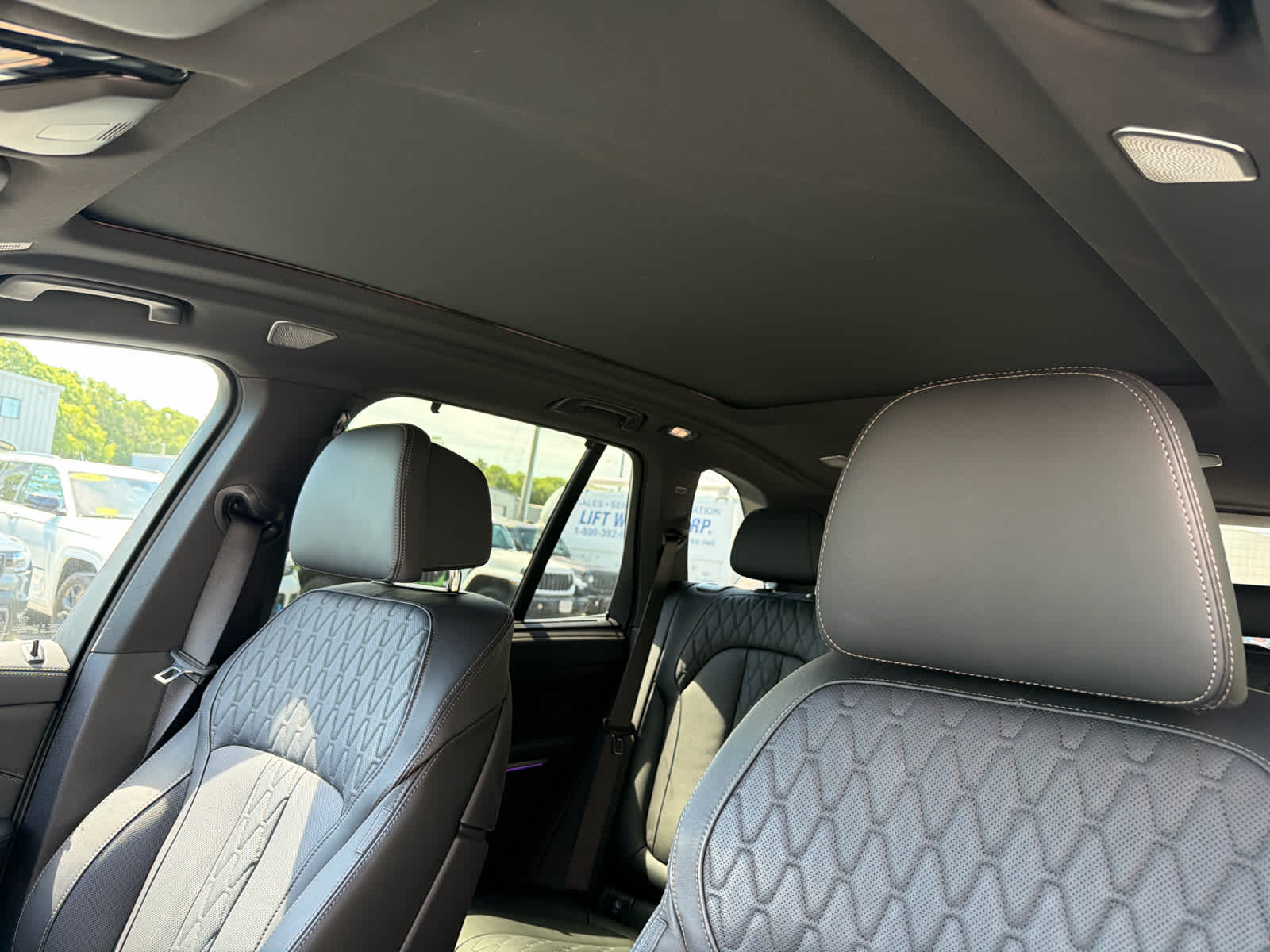 2026 BMW X5 M60i - Photo 10