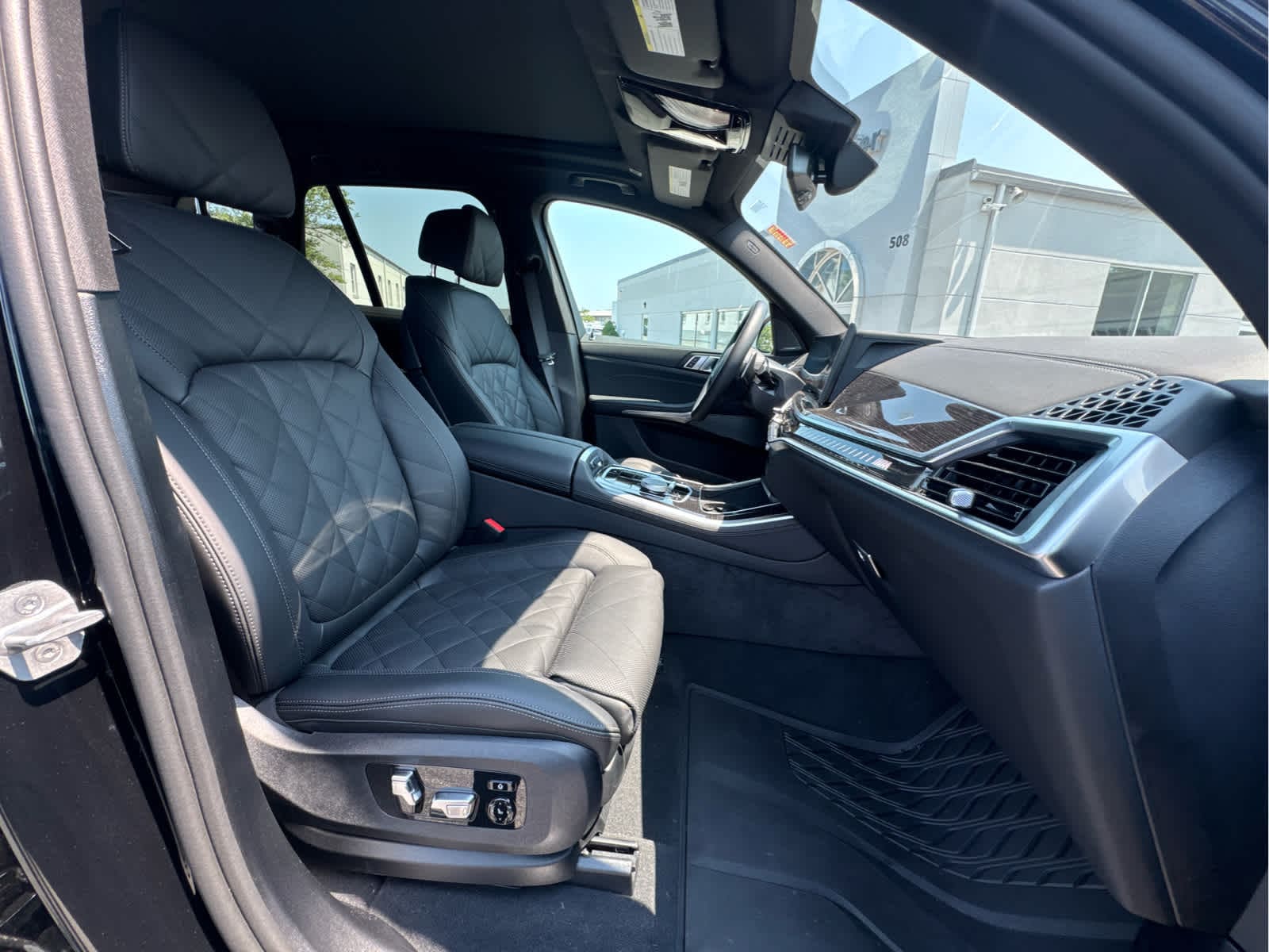 2026 BMW X5 M60i - Photo 25