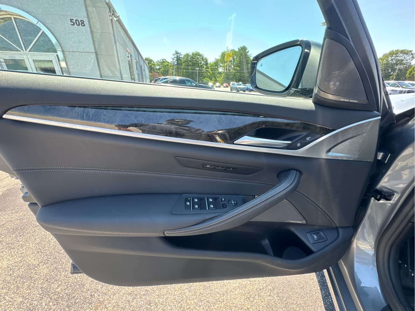 2023 BMW 5 Series 530i - Photo 13