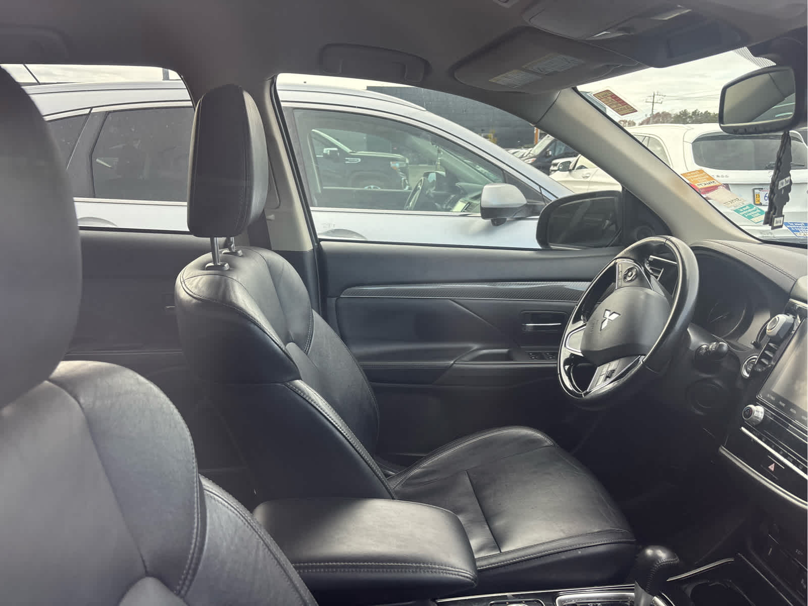 2020 Mitsubishi Outlander SEL photo 3