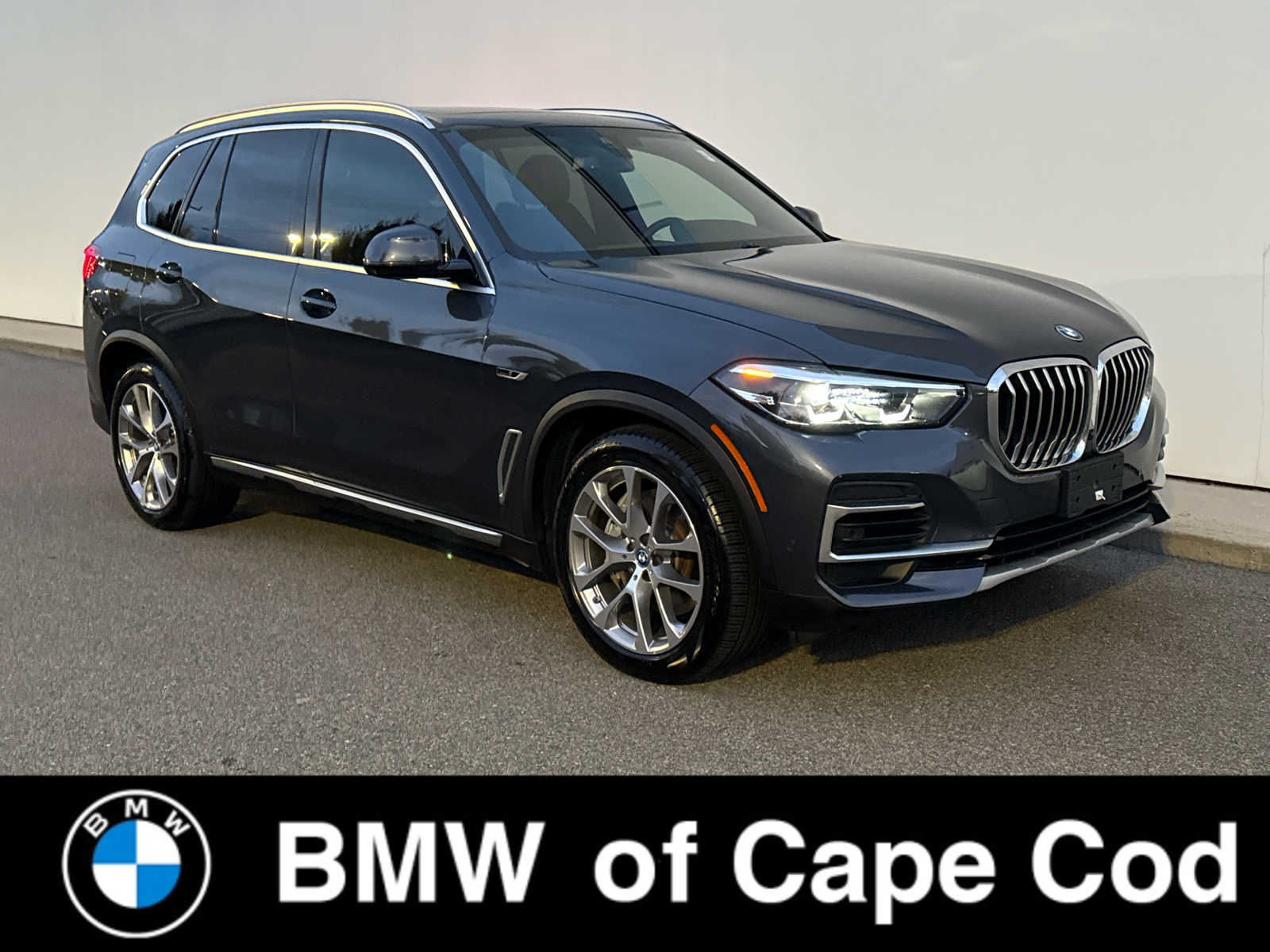 2022 BMW X5 45e's photo
