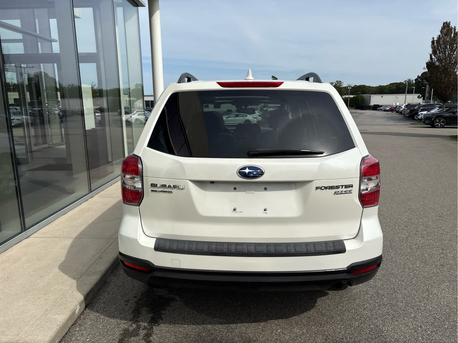2016 Subaru Forester 2.5i Premium photo 4