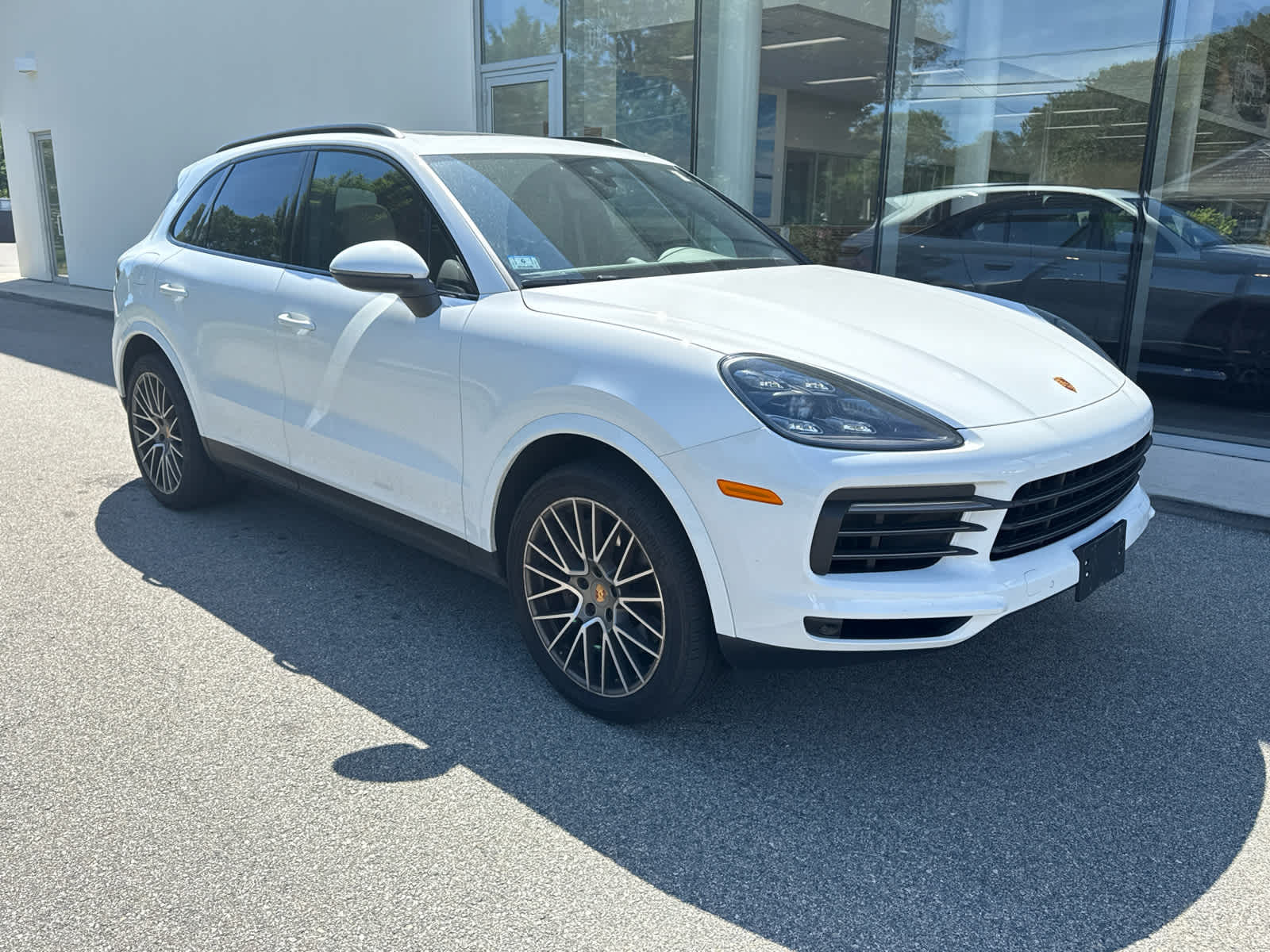 2022 Porsche Cayenne Base photo 2