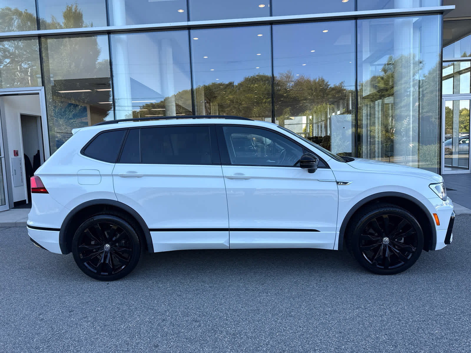 2021 Volkswagen Tiguan SE R-Line Black photo 3