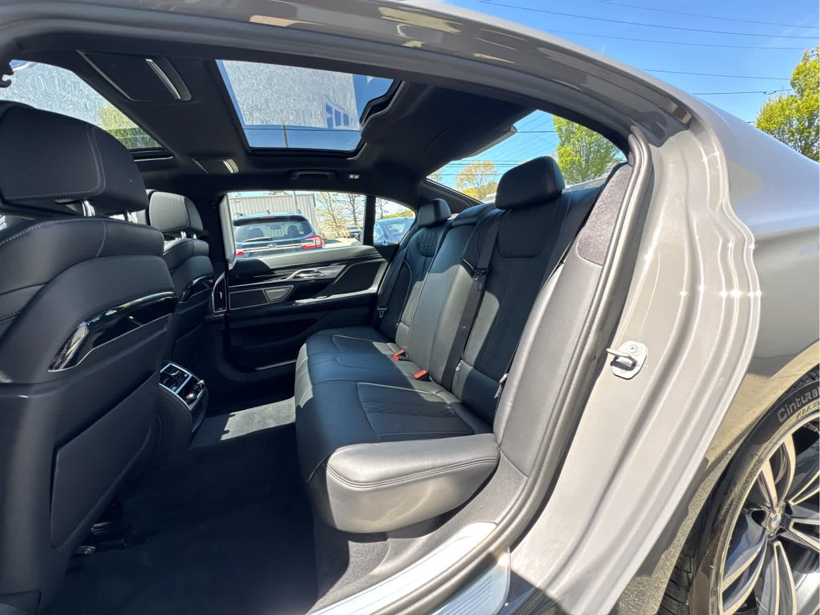 2022 BMW 7 Series 750i - Photo 16
