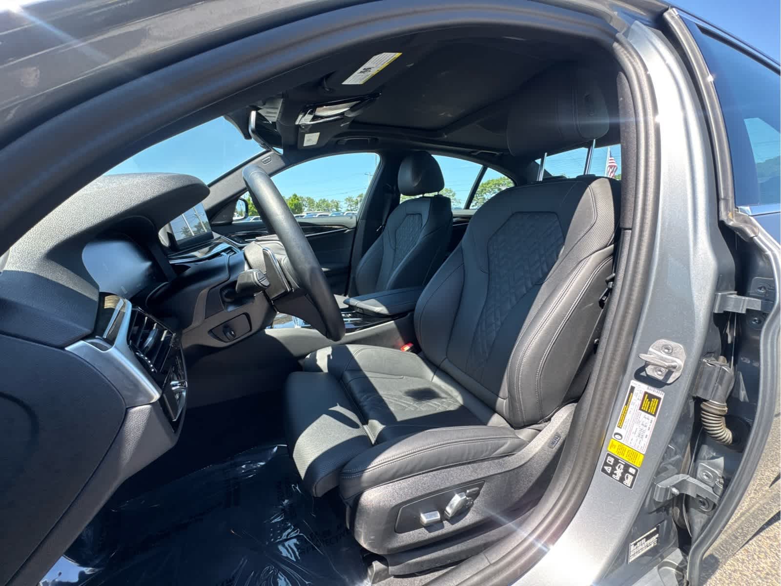 2023 BMW 5 Series 530i - Photo 11