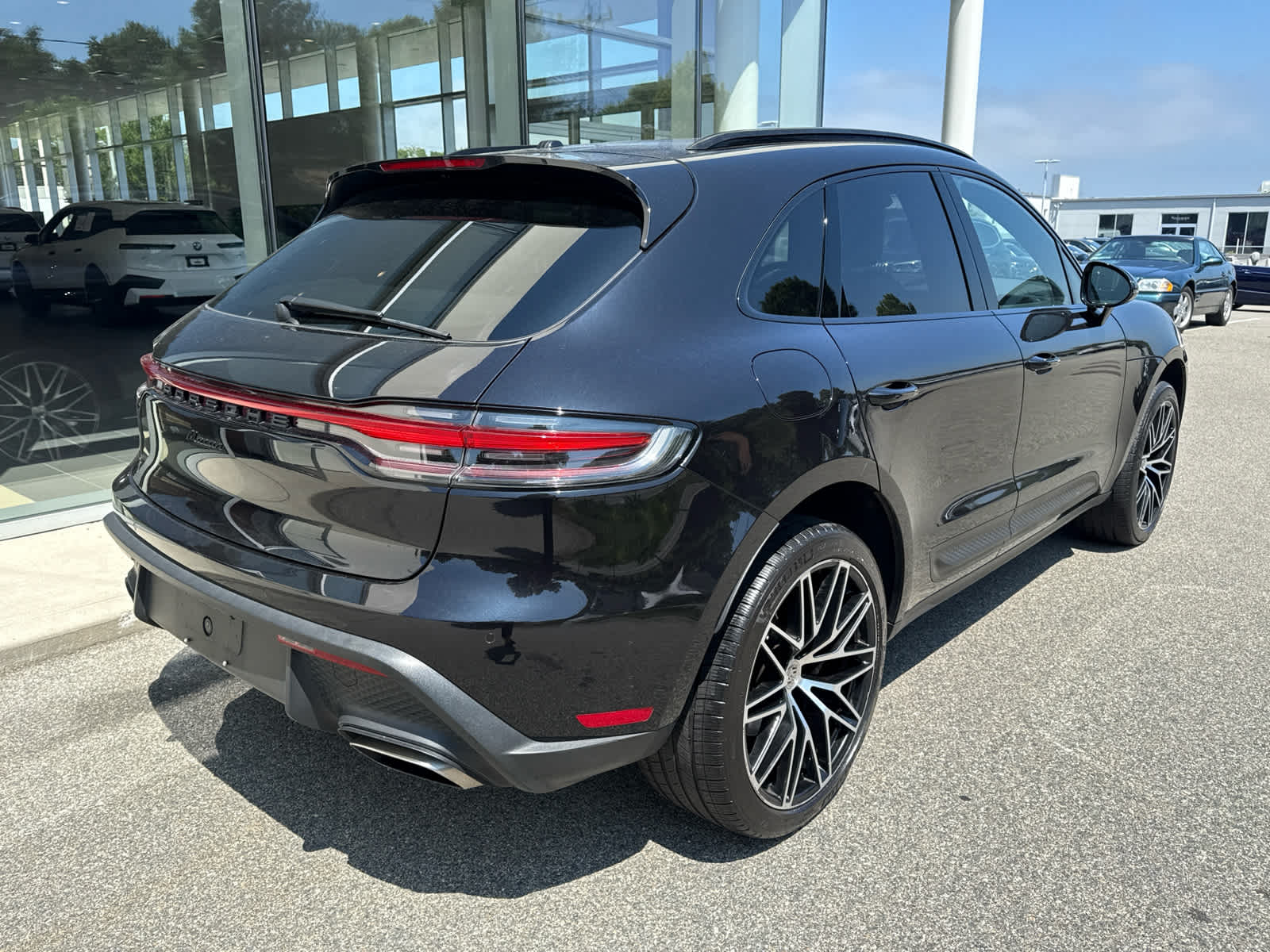 2024 Porsche Macan T photo 4