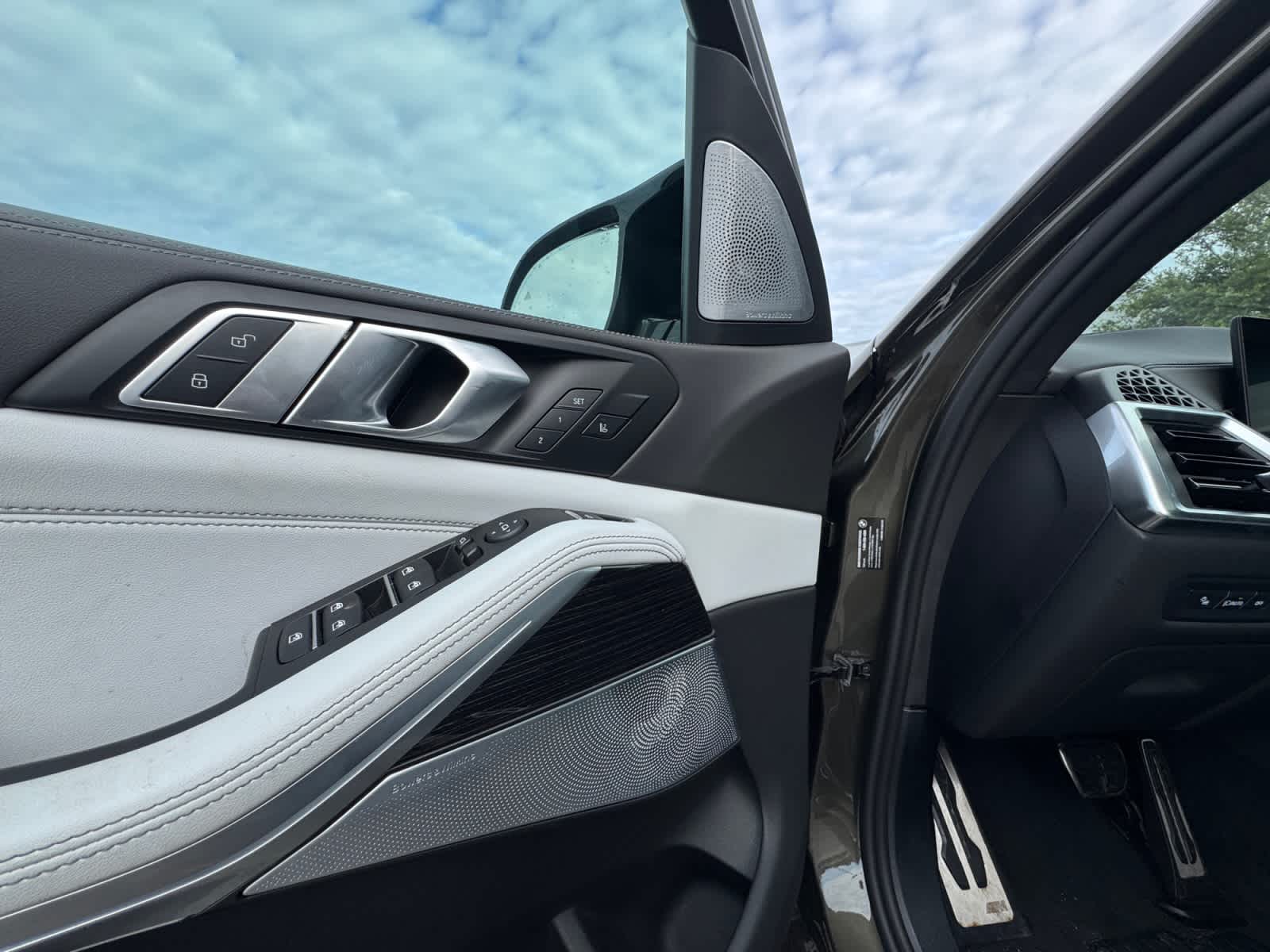 2026 BMW X5 M60i - Photo 22