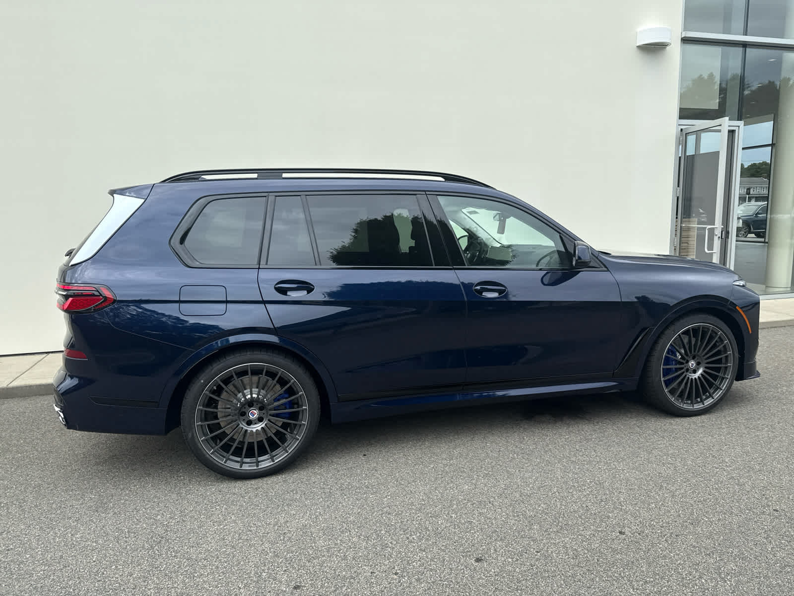 2026 BMW X7 ALPINA XB7 - Photo 10