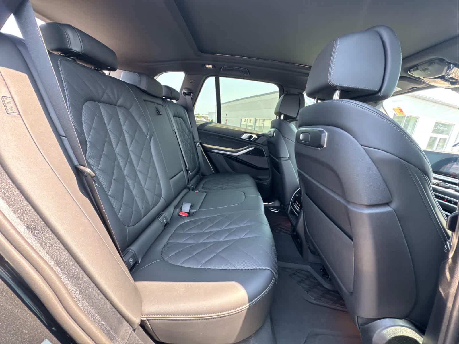 2026 BMW X5 M60i - Photo 23