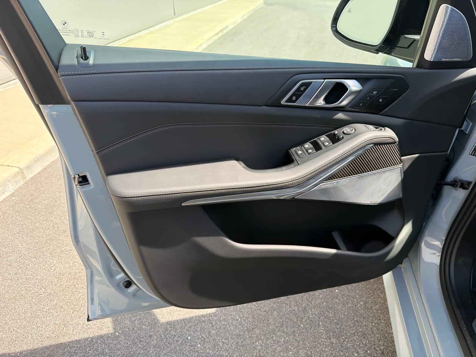 2026 BMW X5 M60i - Photo 8