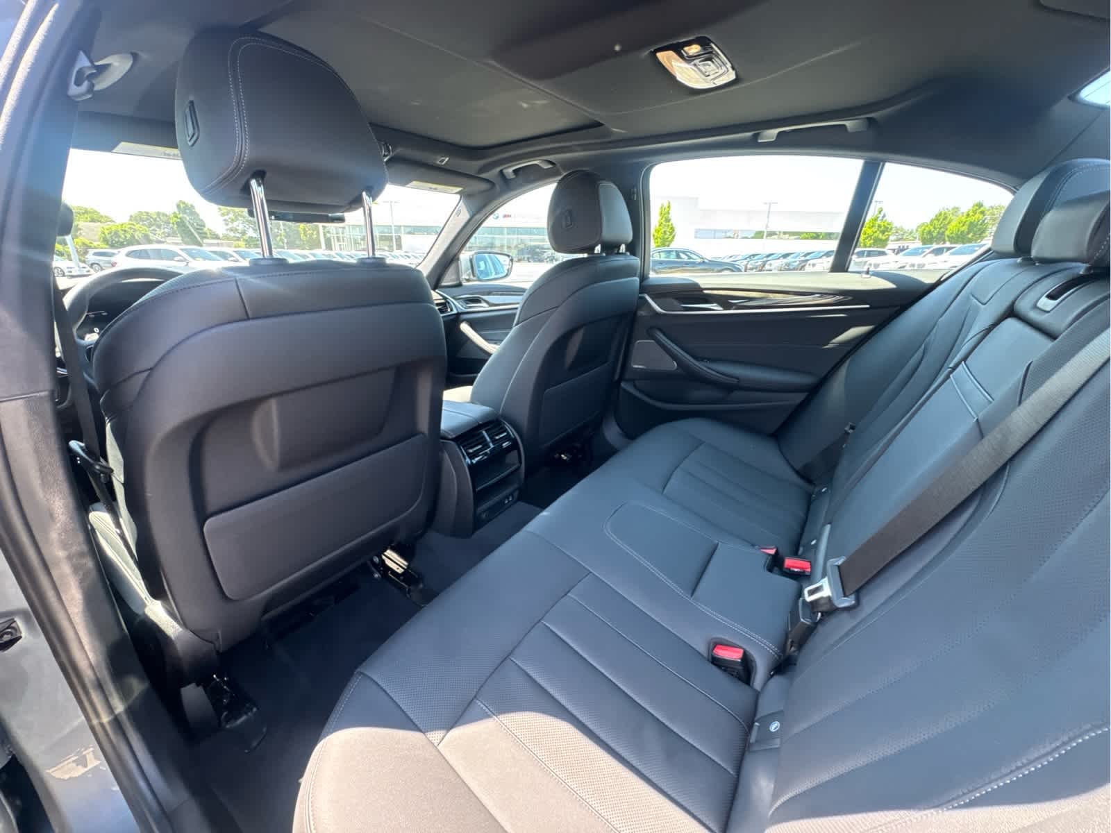 2023 BMW 5 Series 530i - Photo 16