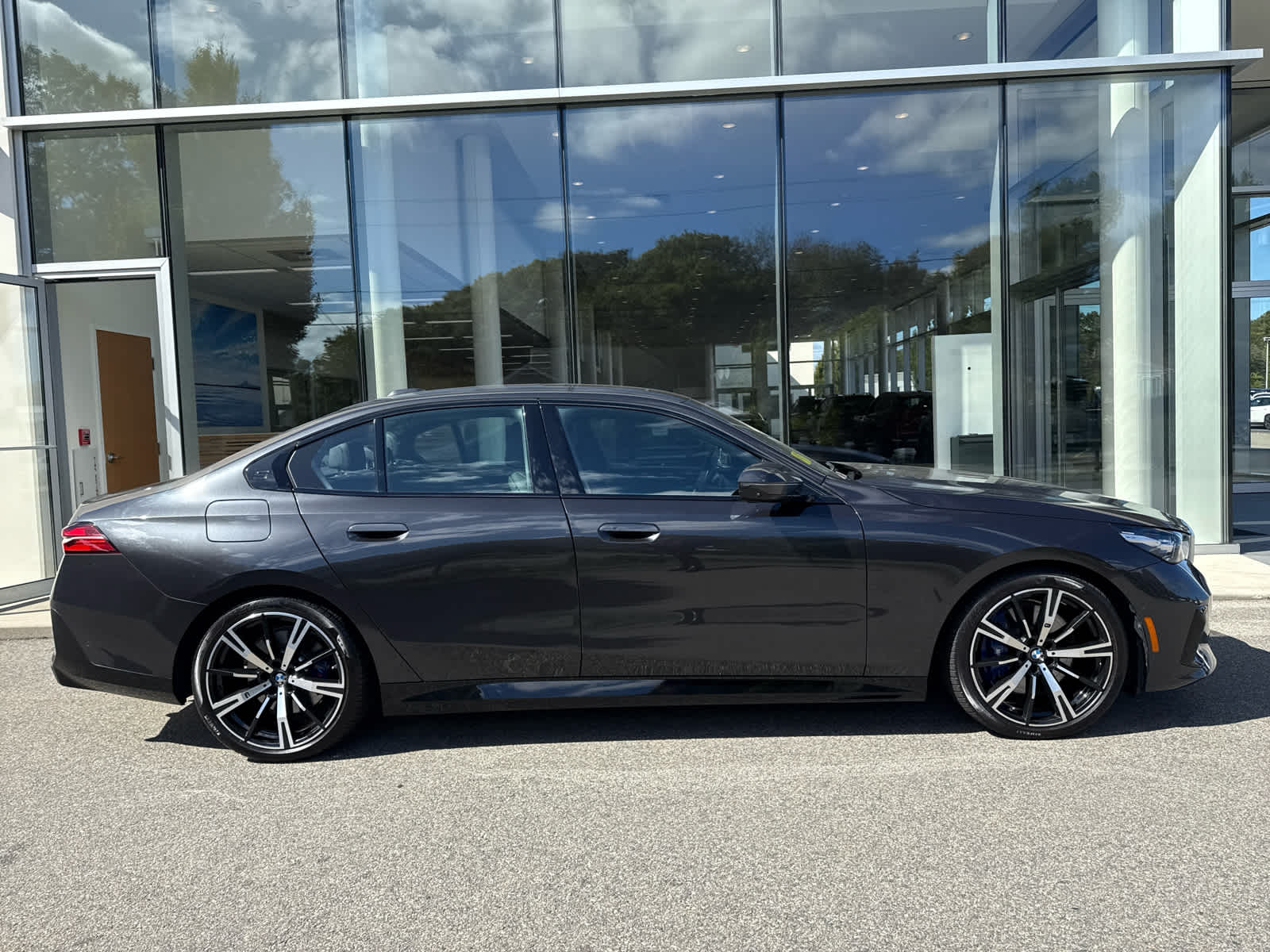 2024 Bmw 540i xDrive Sedan photo 3