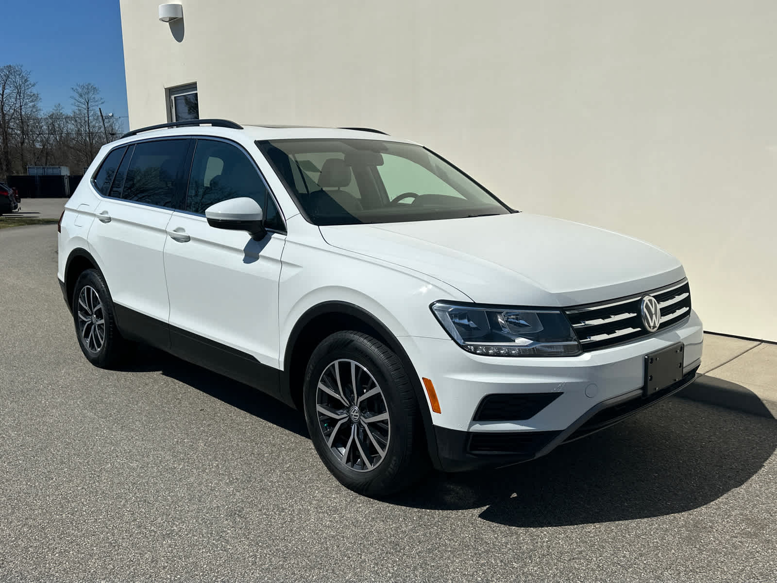 2019 Volkswagen Tiguan SE photo 2