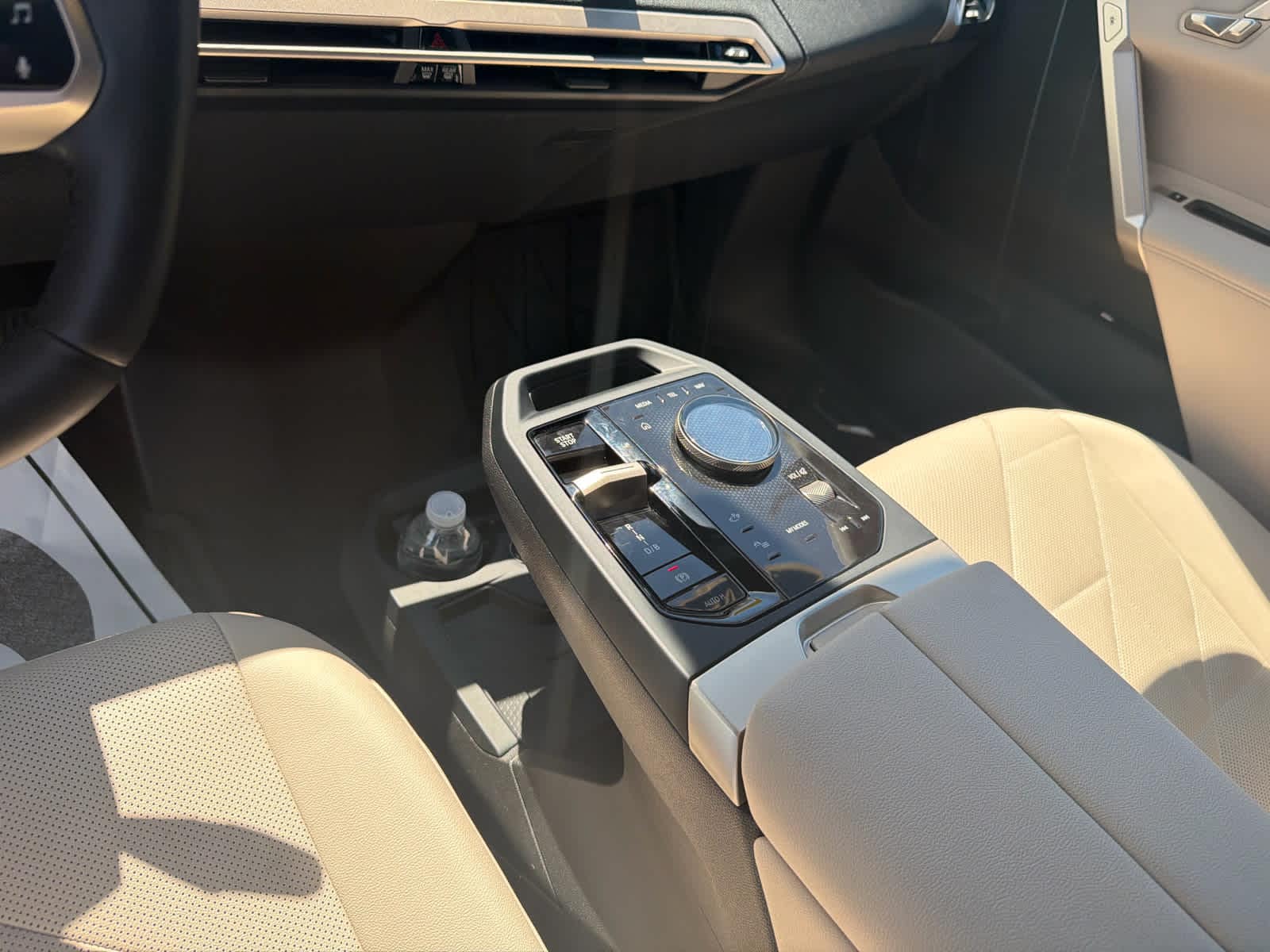2026 BMW iX 45 - Photo 16