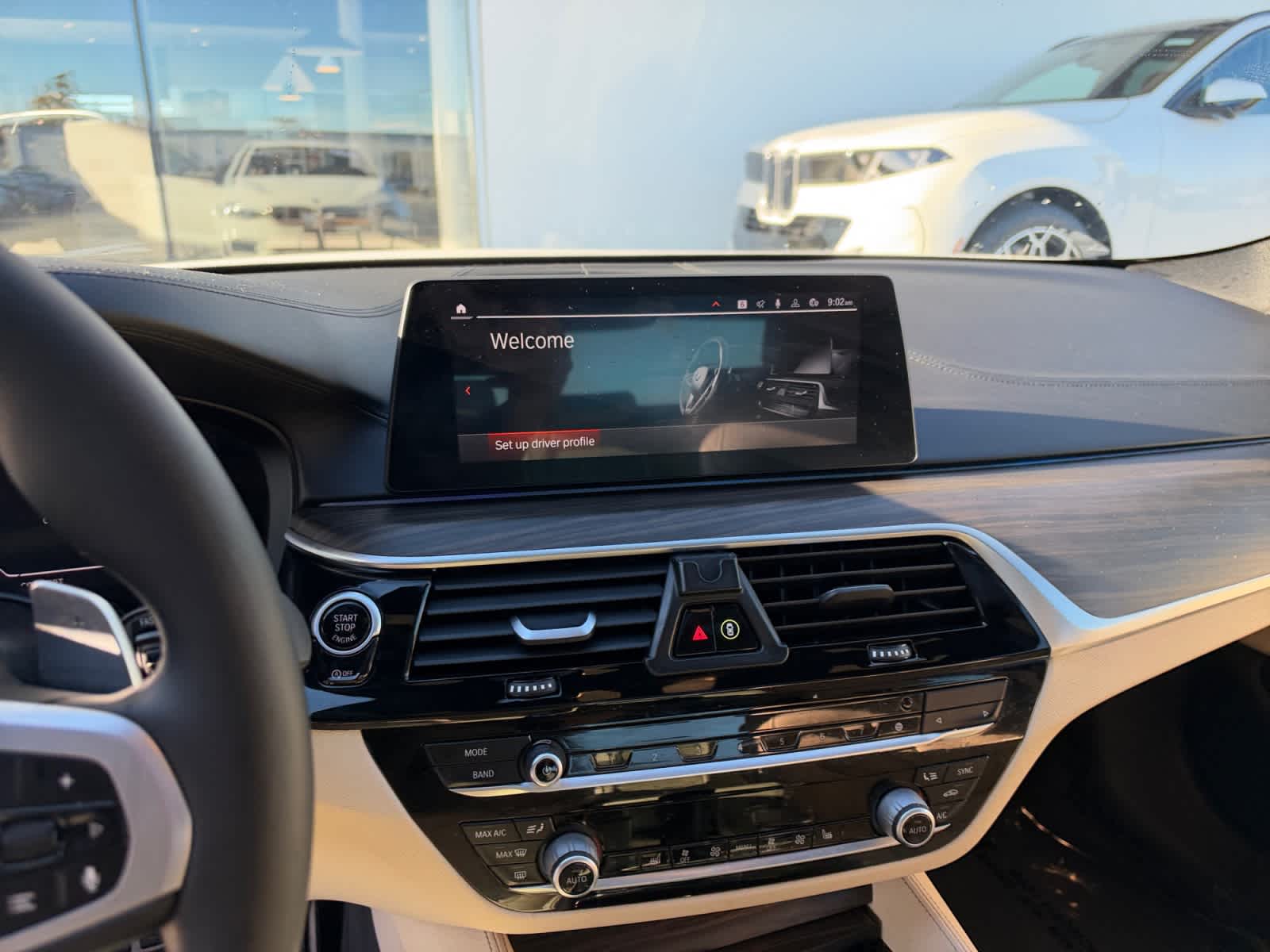 2020 BMW 5 Series M550i - Photo 9