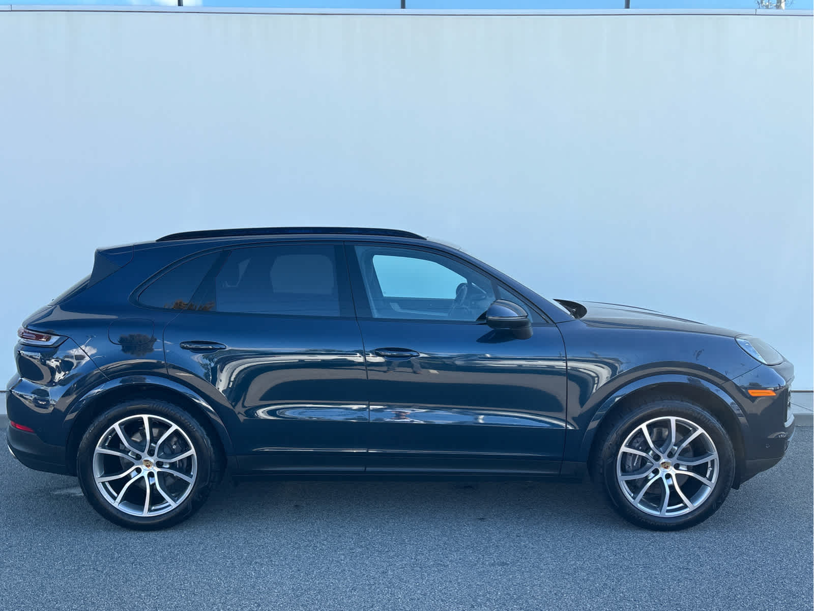 2024 Porsche Cayenne photo 3