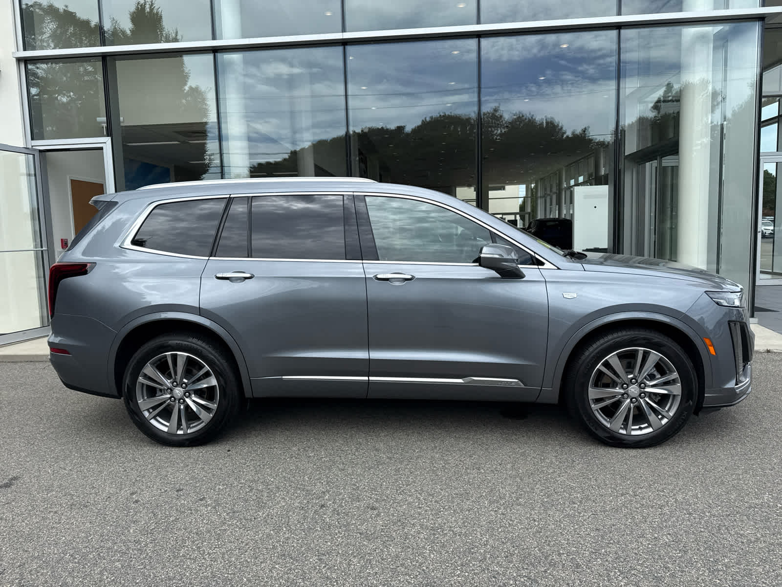 2022 Cadillac XT6 Premium Luxury photo 3