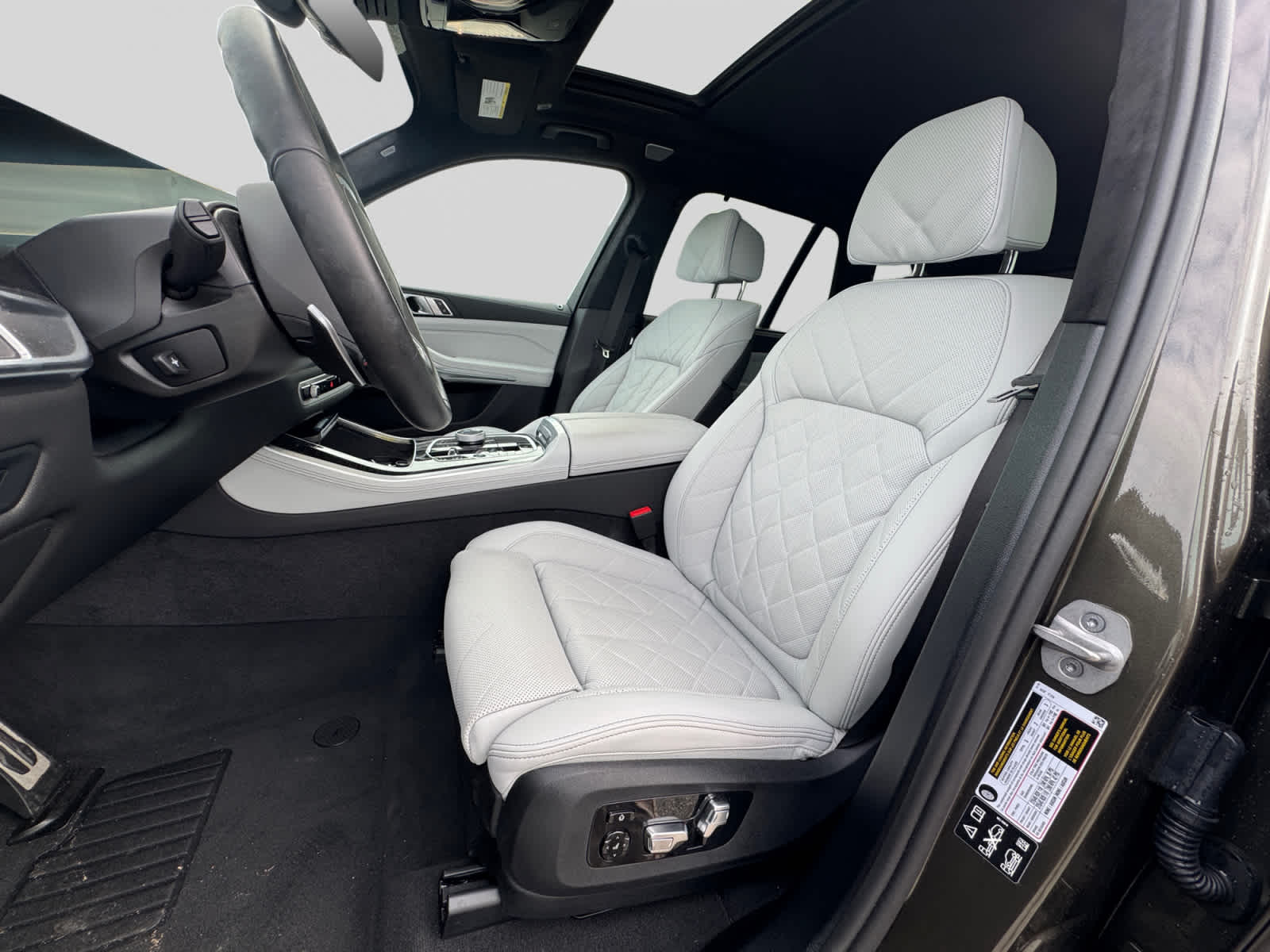 2026 BMW X5 M60i - Photo 10