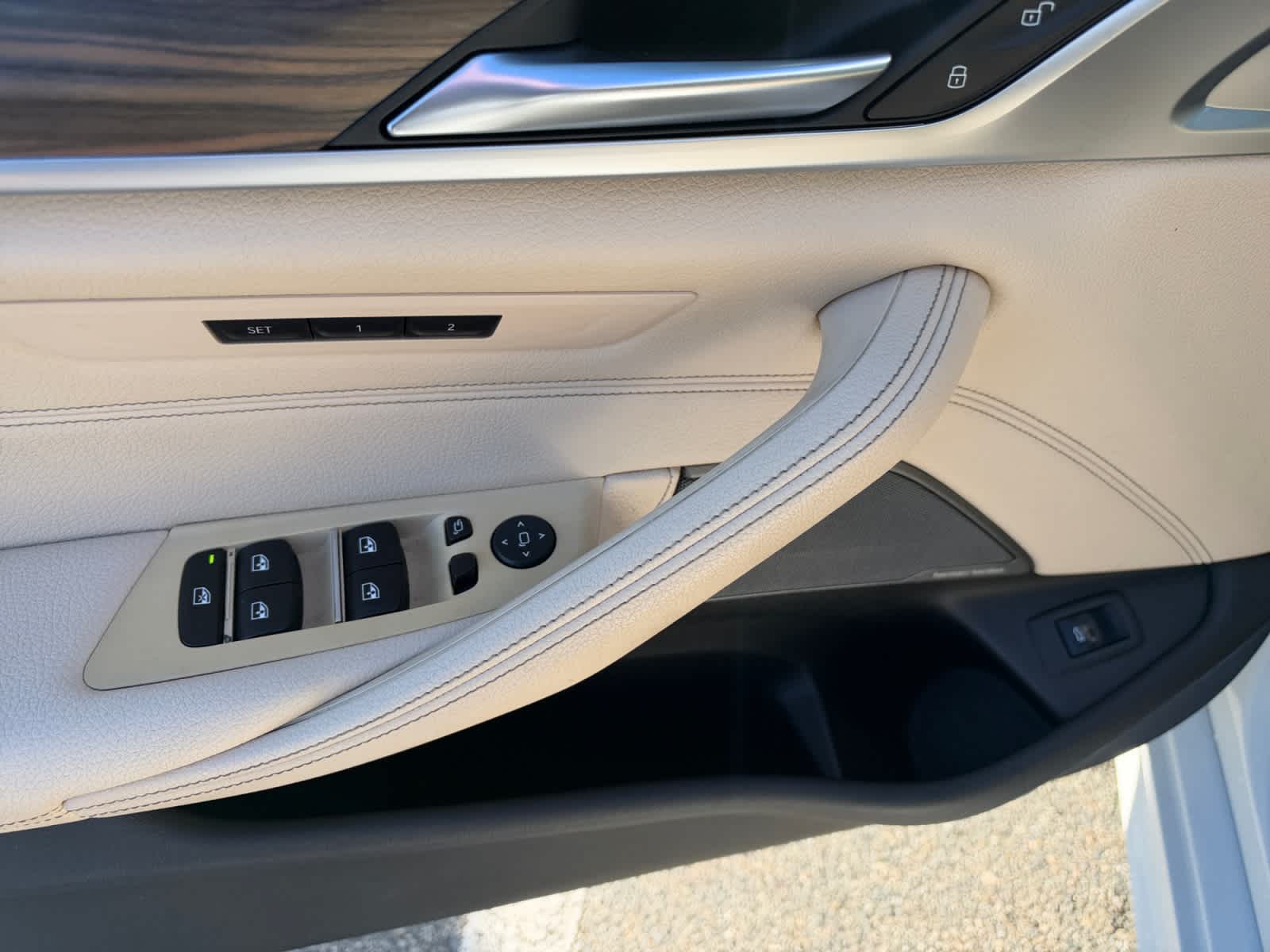 2020 BMW 5 Series M550i - Photo 17