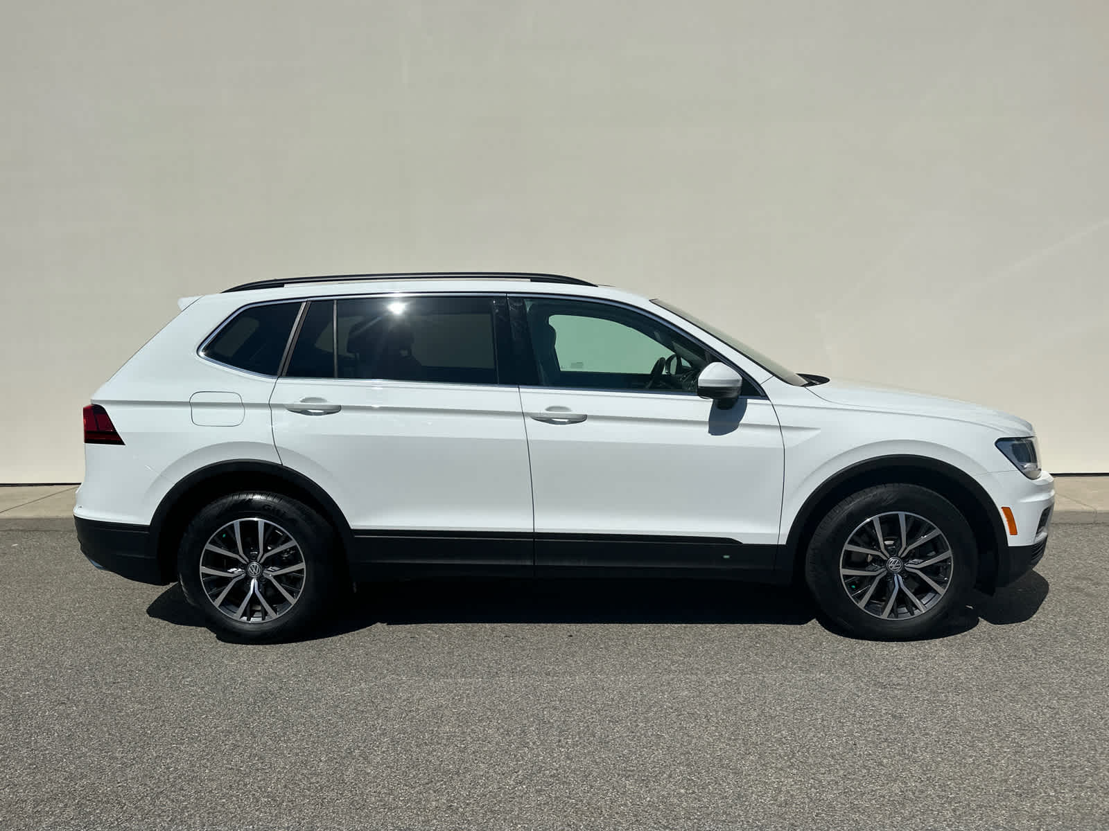2019 Volkswagen Tiguan SE photo 3