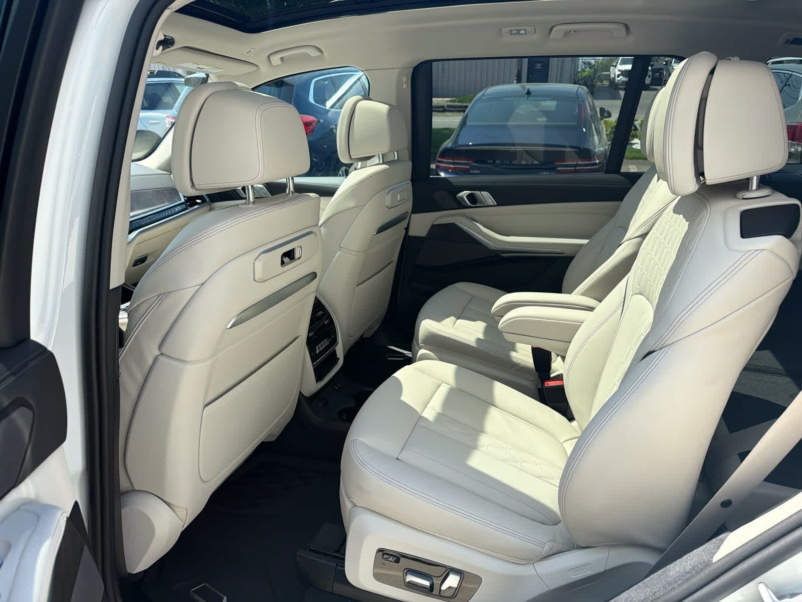2026 BMW X7 40i - Photo 9
