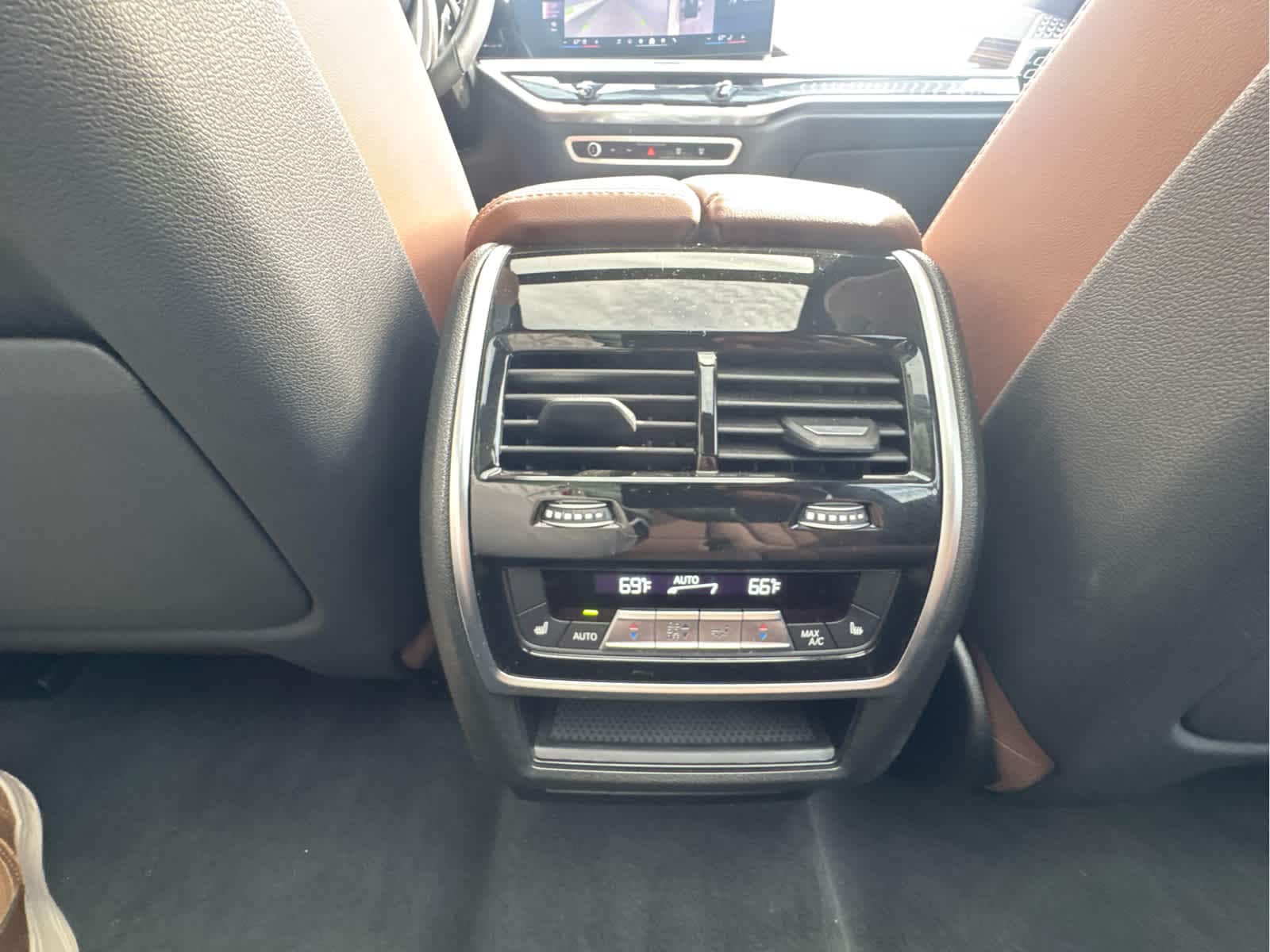 2026 BMW X7 40i - Photo 22