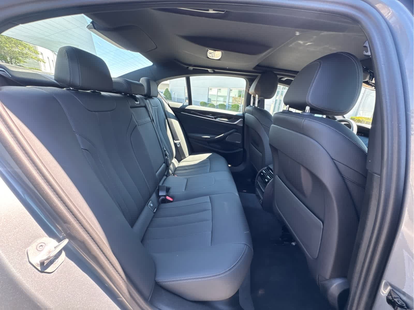 2023 BMW 5 Series 530i - Photo 18