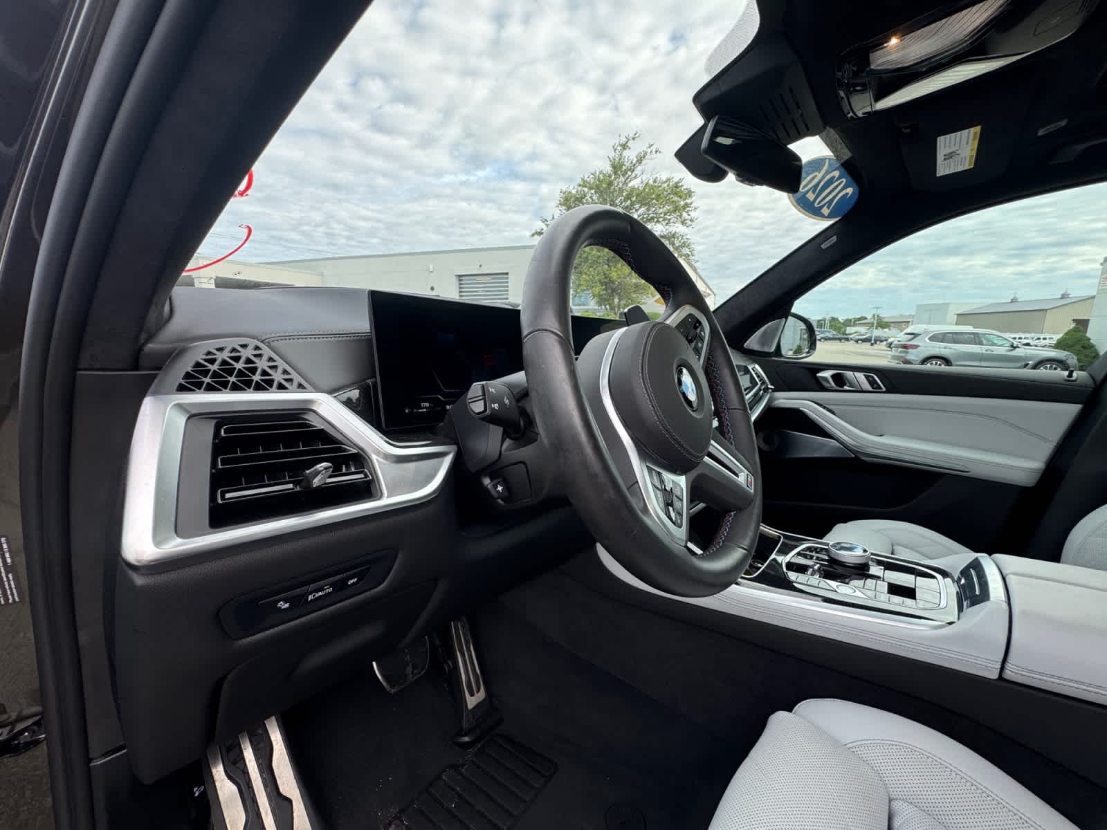 2026 BMW X5 M60i - Photo 23