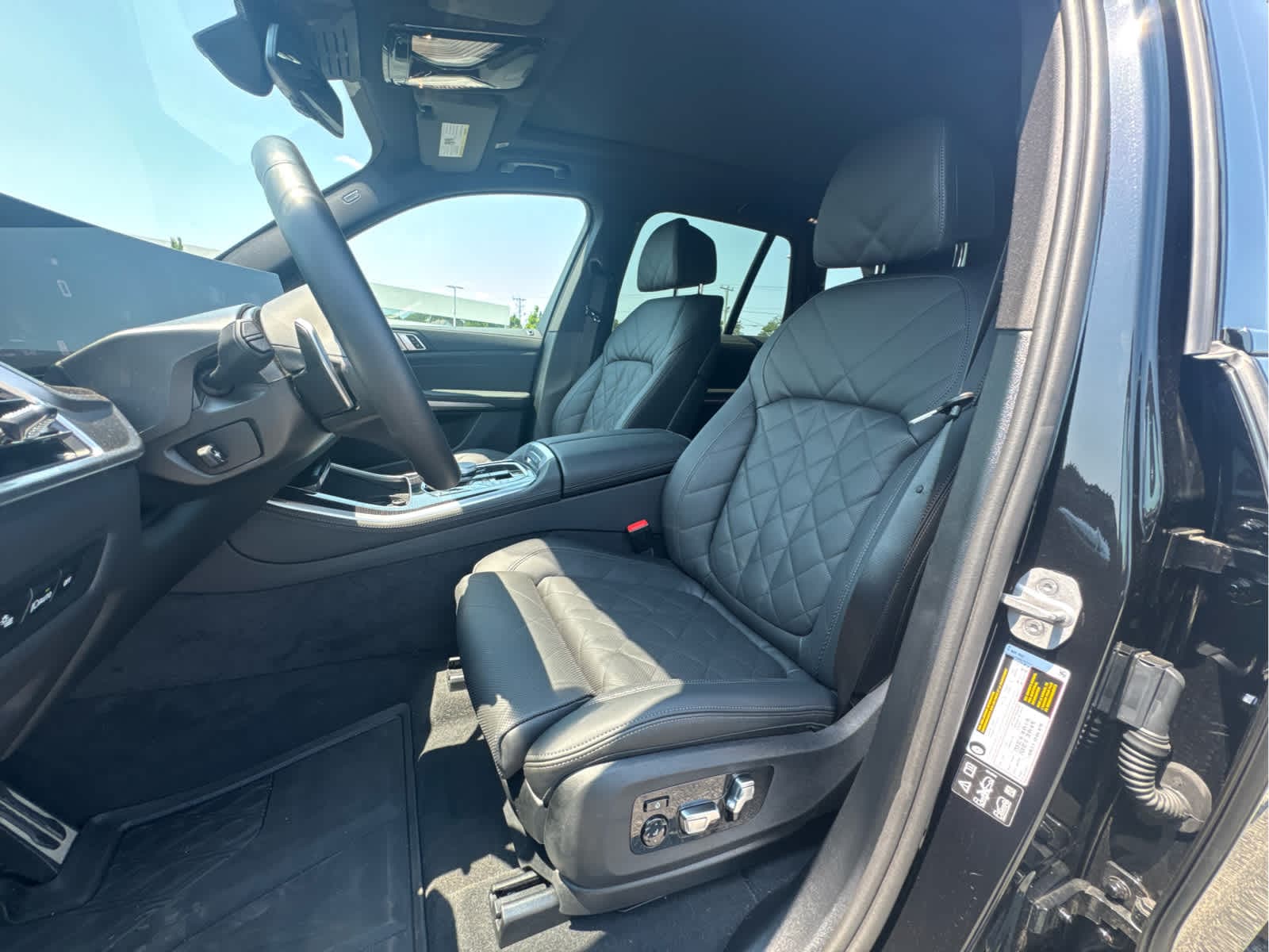 2026 BMW X5 M60i - Photo 11