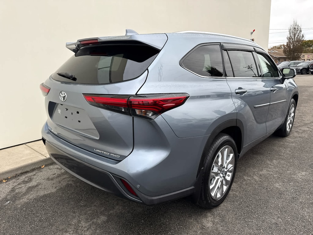 Used 2023 Toyota Highlander Limited SUV