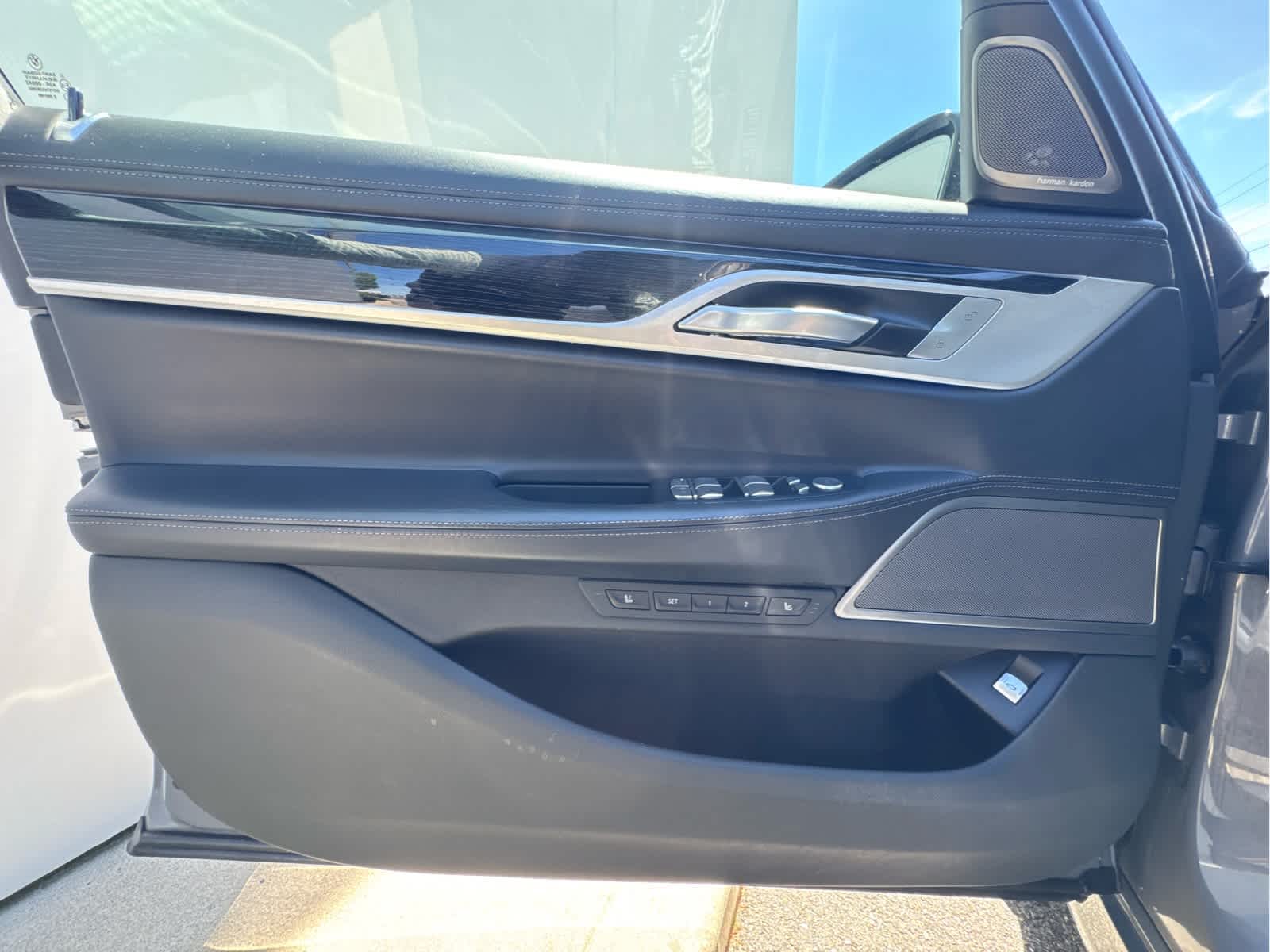 2022 BMW 7 Series 750i - Photo 15