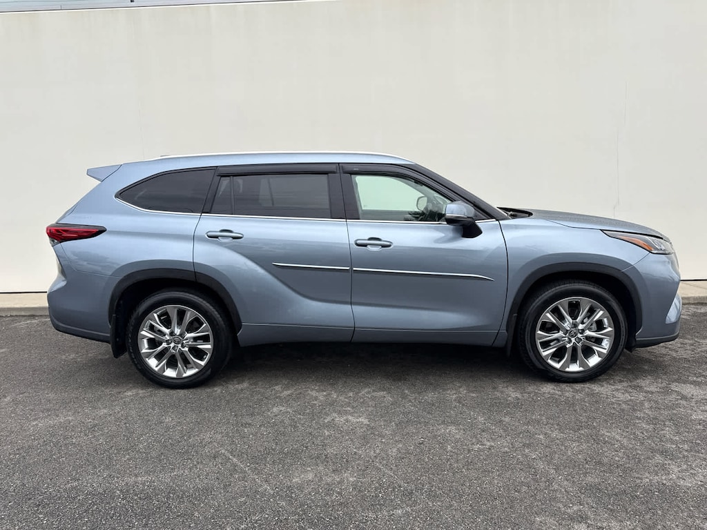 Used 2023 Toyota Highlander Limited SUV