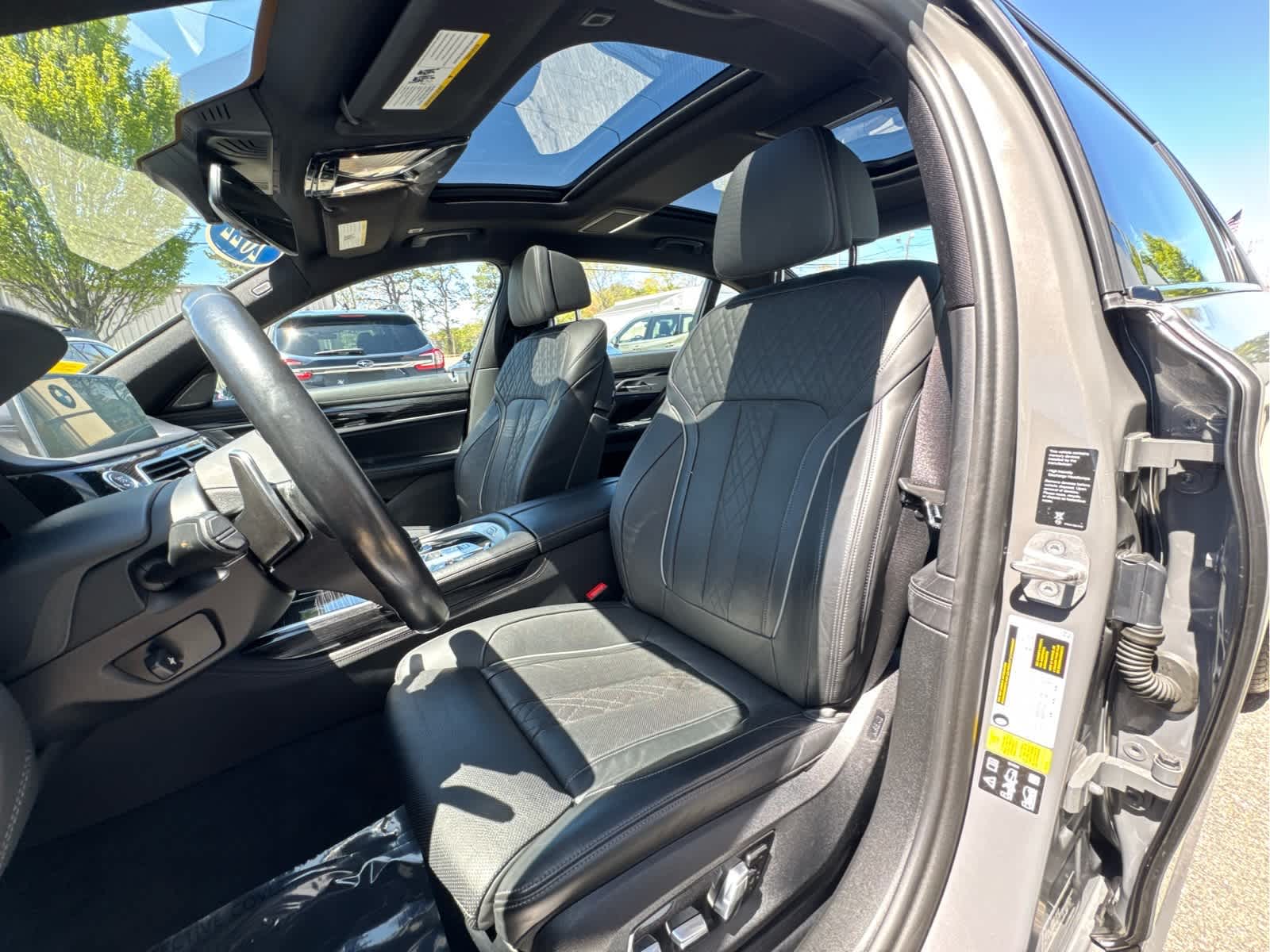 2022 BMW 7 Series 750i - Photo 11