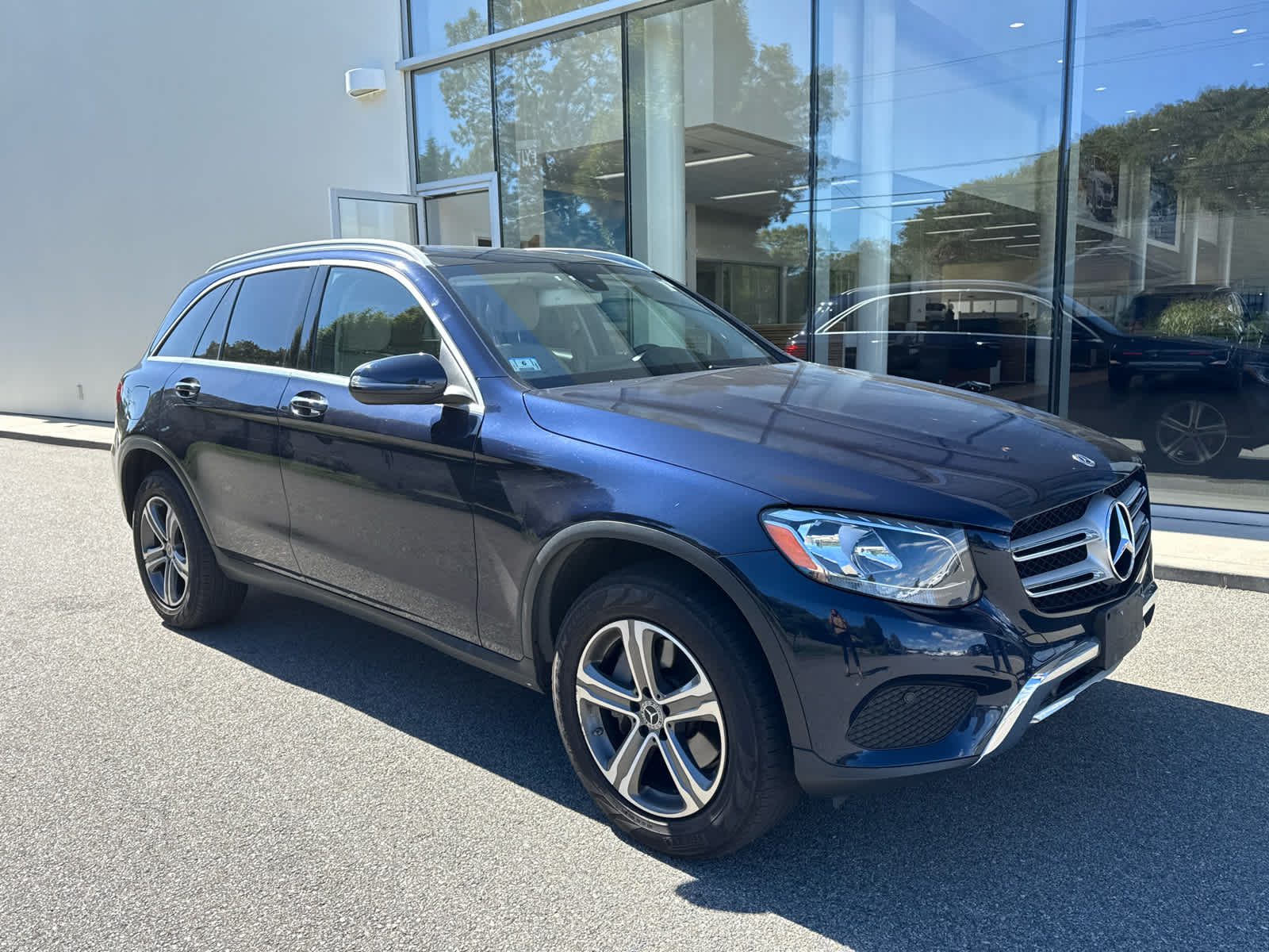 2019 Mercedes Benz GLC 300 4MATIC photo 2