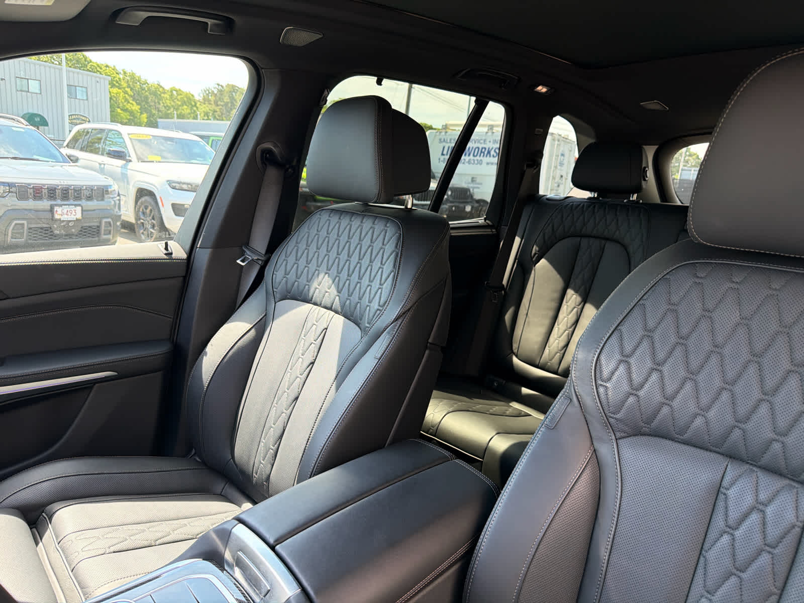 2026 BMW X5 M60i - Photo 11
