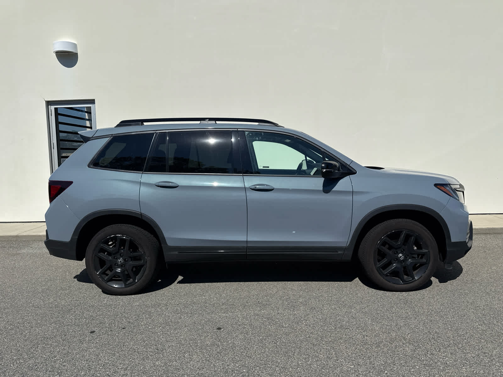 2024 Honda Passport Black Edition photo 3