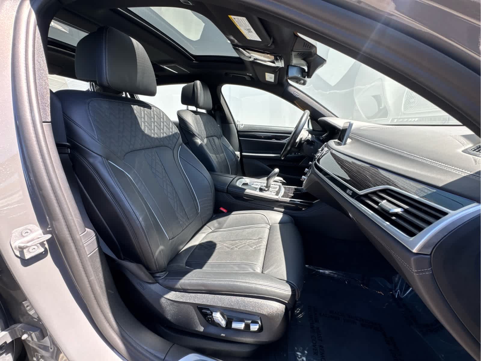 2022 BMW 7 Series 750i - Photo 21