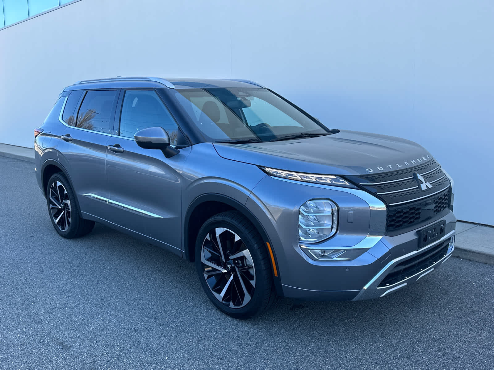 2022 Mitsubishi Outlander SEL photo 2