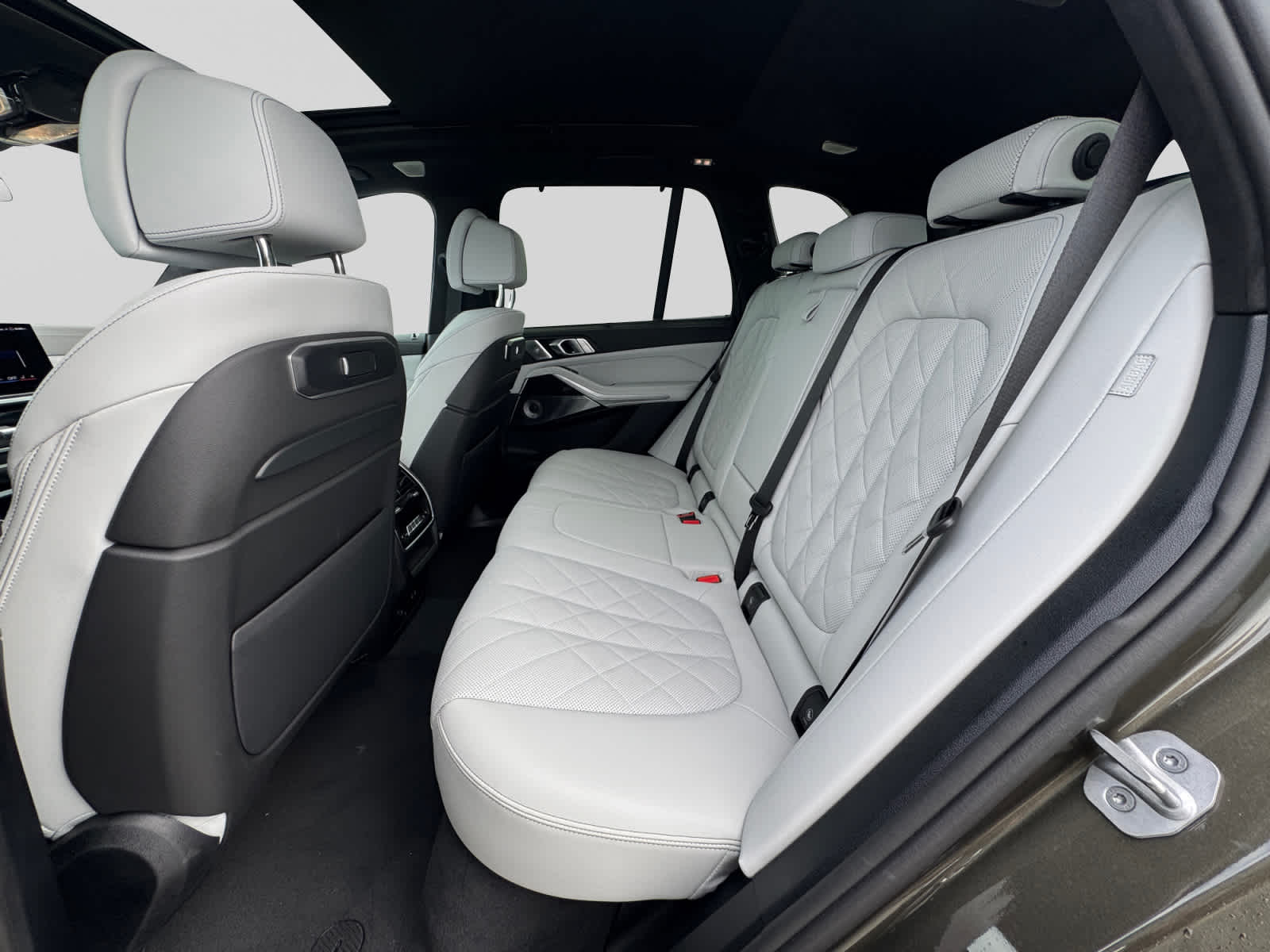 2026 BMW X5 M60i - Photo 17