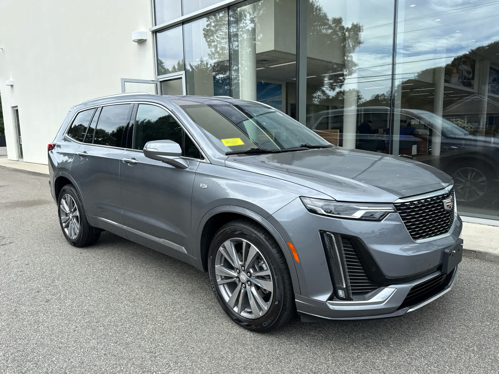 2022 Cadillac XT6 Premium Luxury photo 2