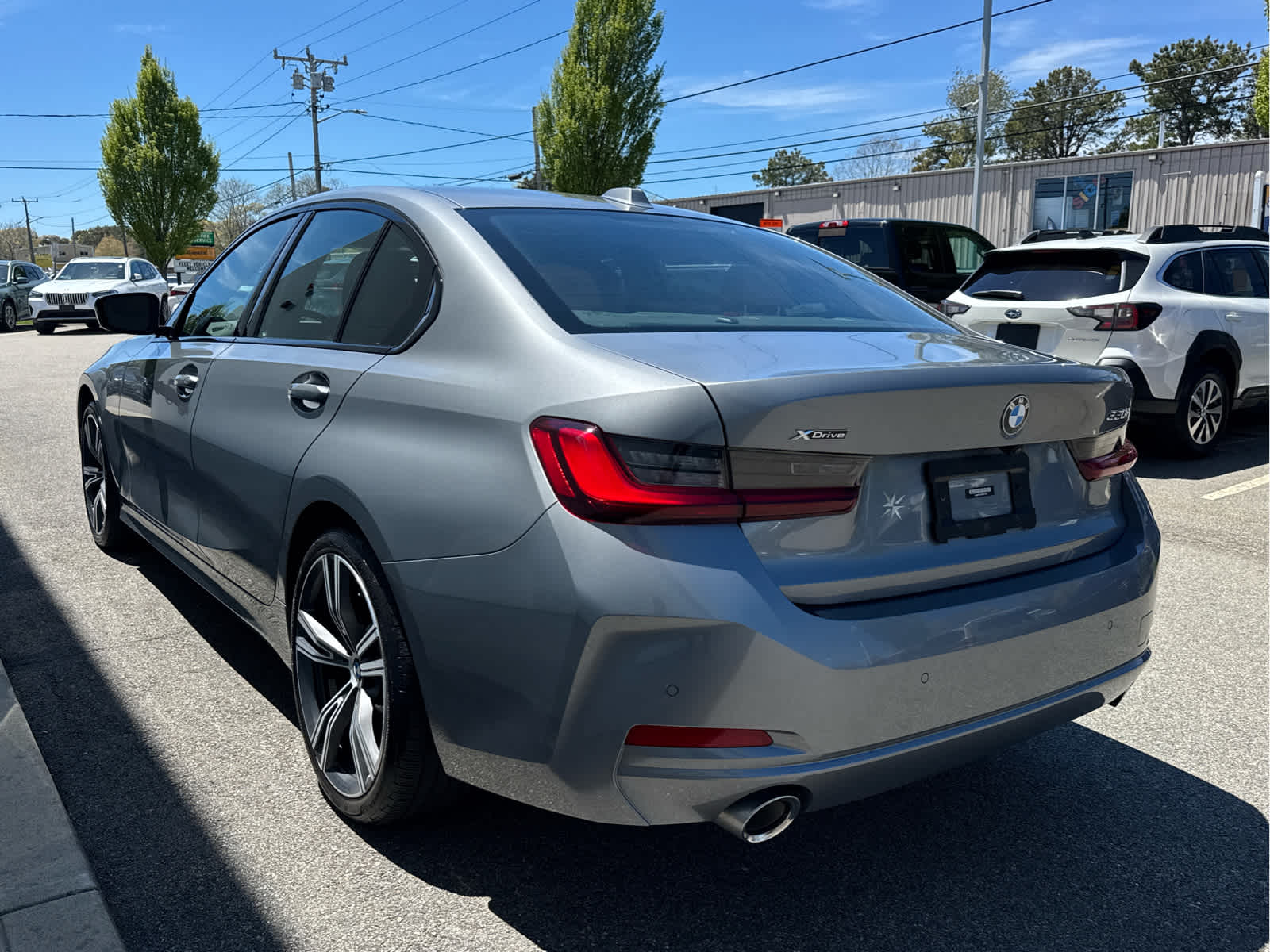 2023 BMW 3 Series 330i - Photo 9