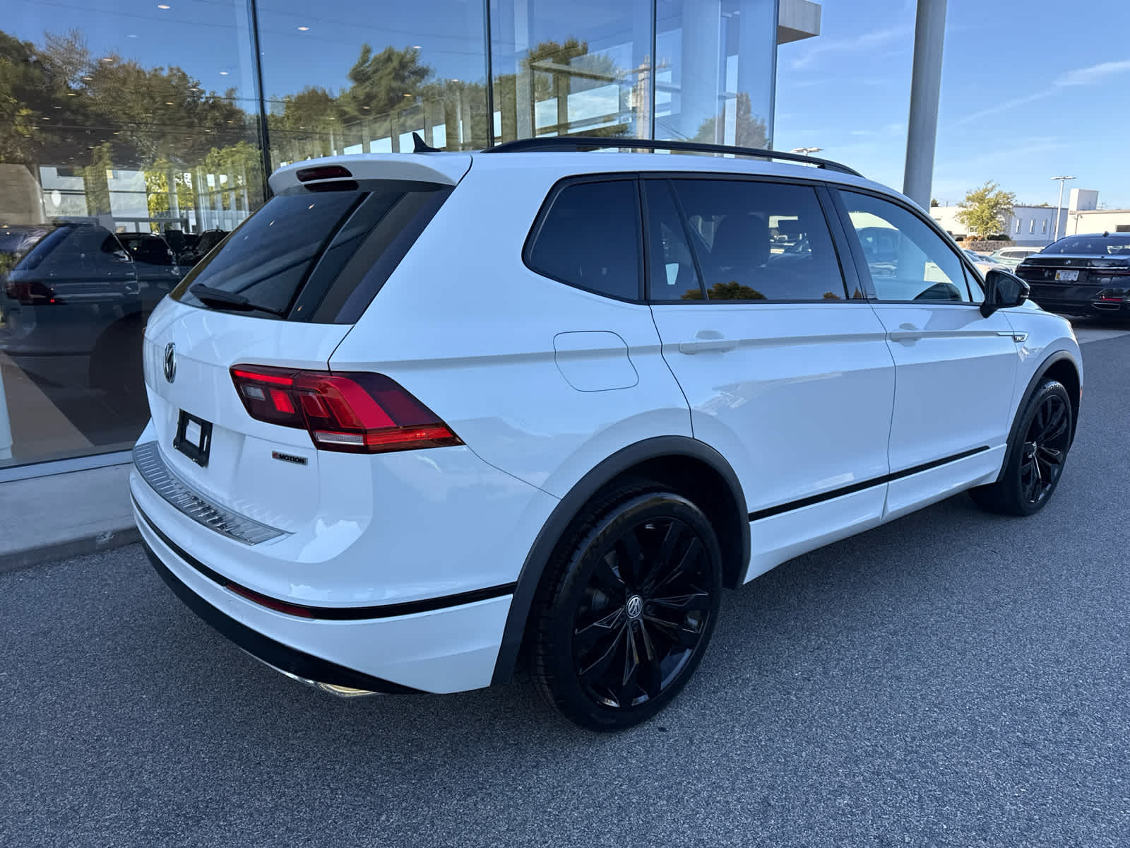 2021 Volkswagen Tiguan SE R-Line Black photo 4