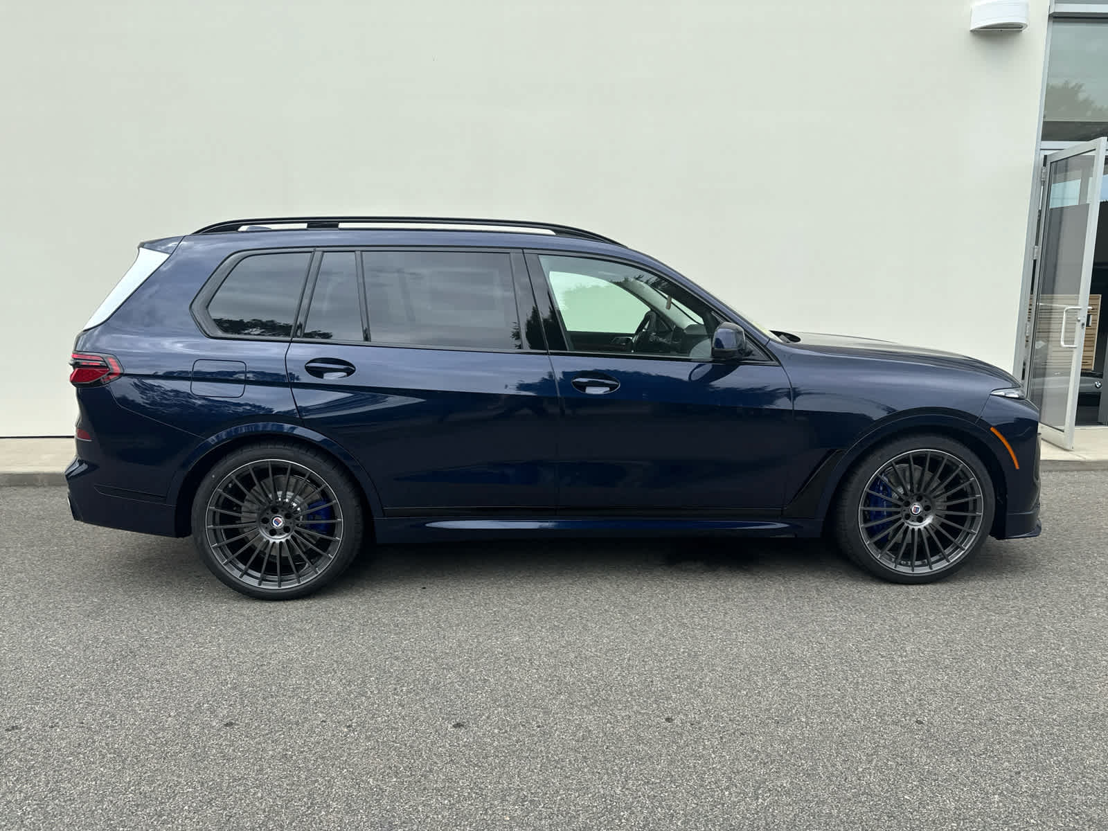 2026 BMW X7 ALPINA XB7 - Photo 9