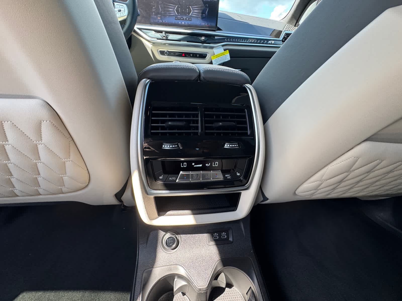 2026 BMW X7 ALPINA XB7 - Photo 16