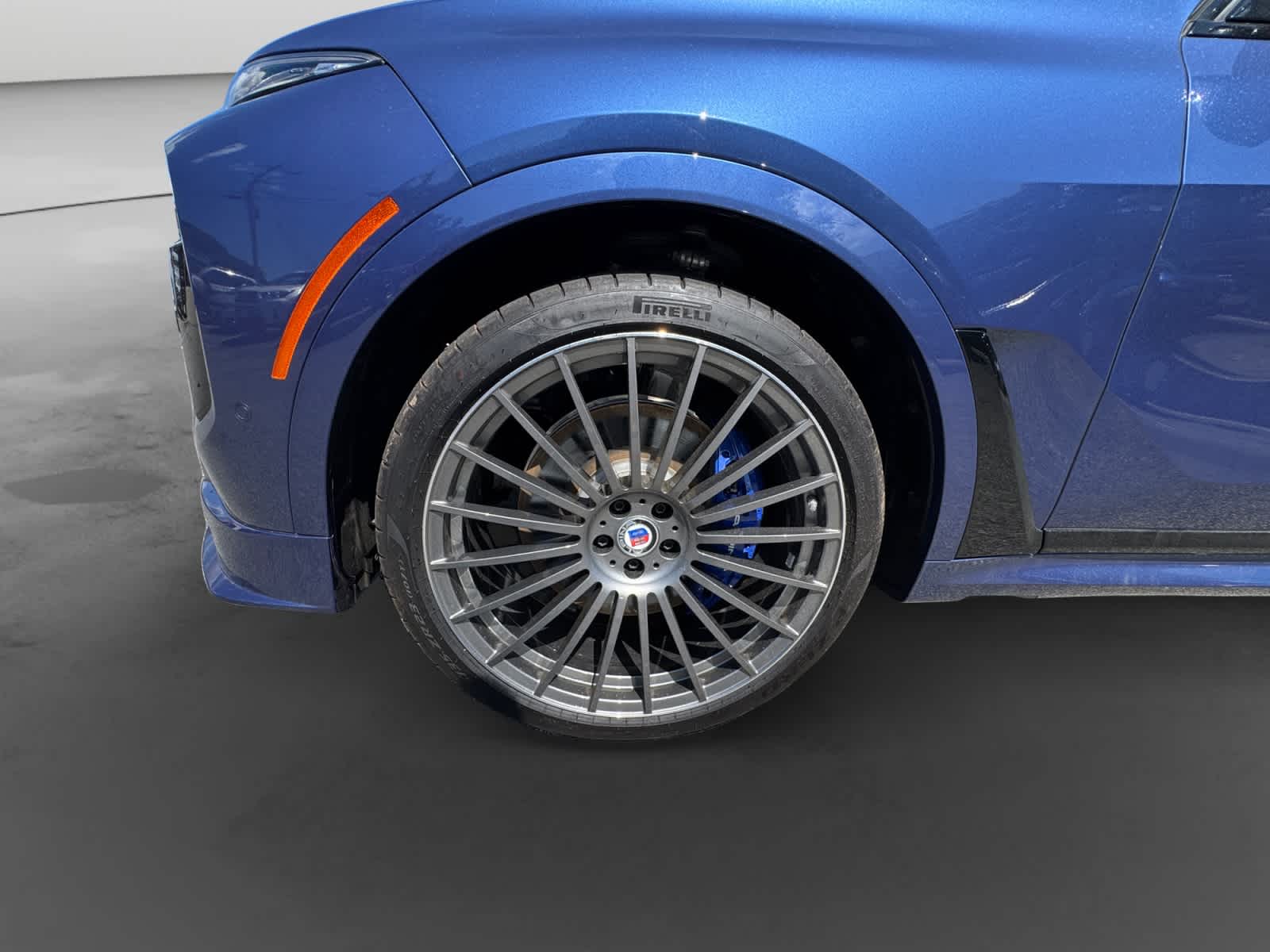 2026 BMW X7 ALPINA XB7 - Photo 9