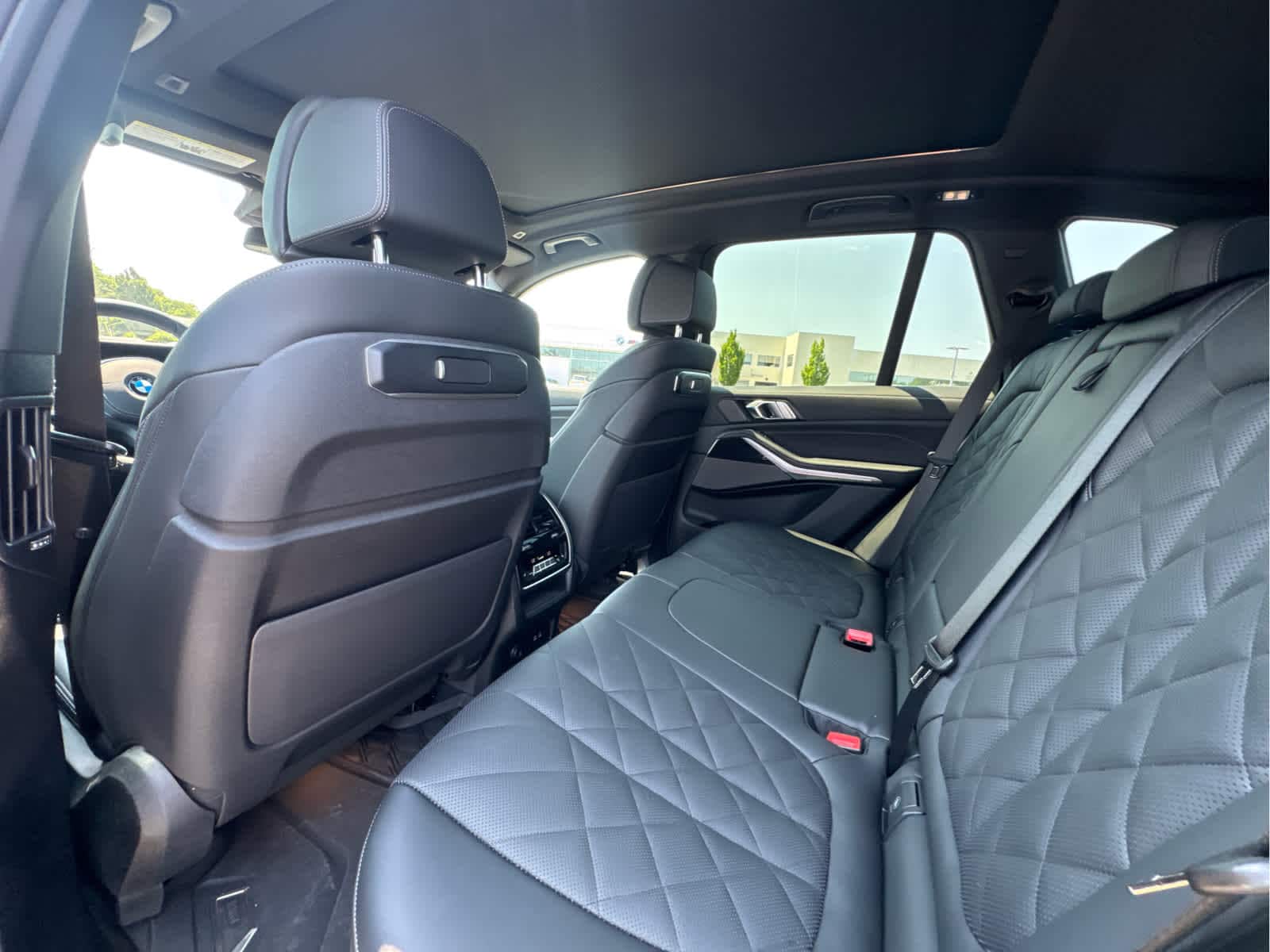 2026 BMW X5 M60i - Photo 21