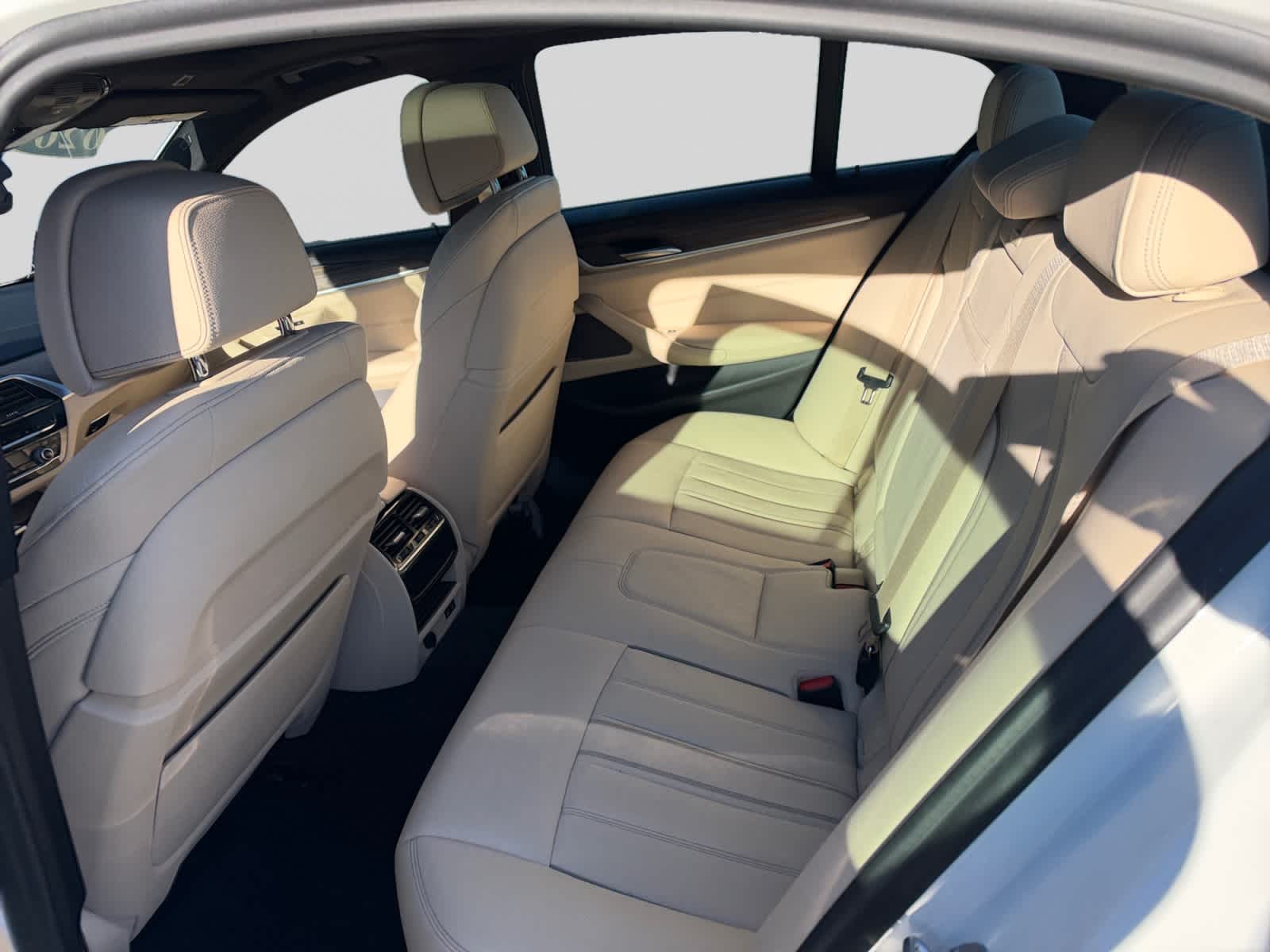 2020 BMW 5 Series M550i - Photo 11