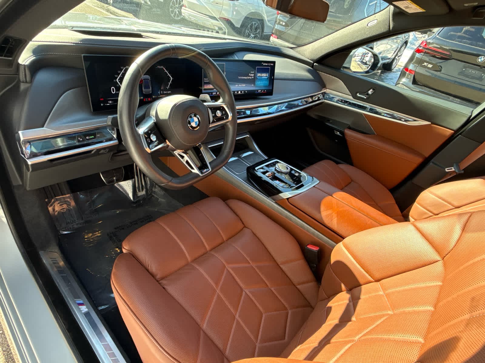 2025 BMW 7 Series 760i - Photo 9